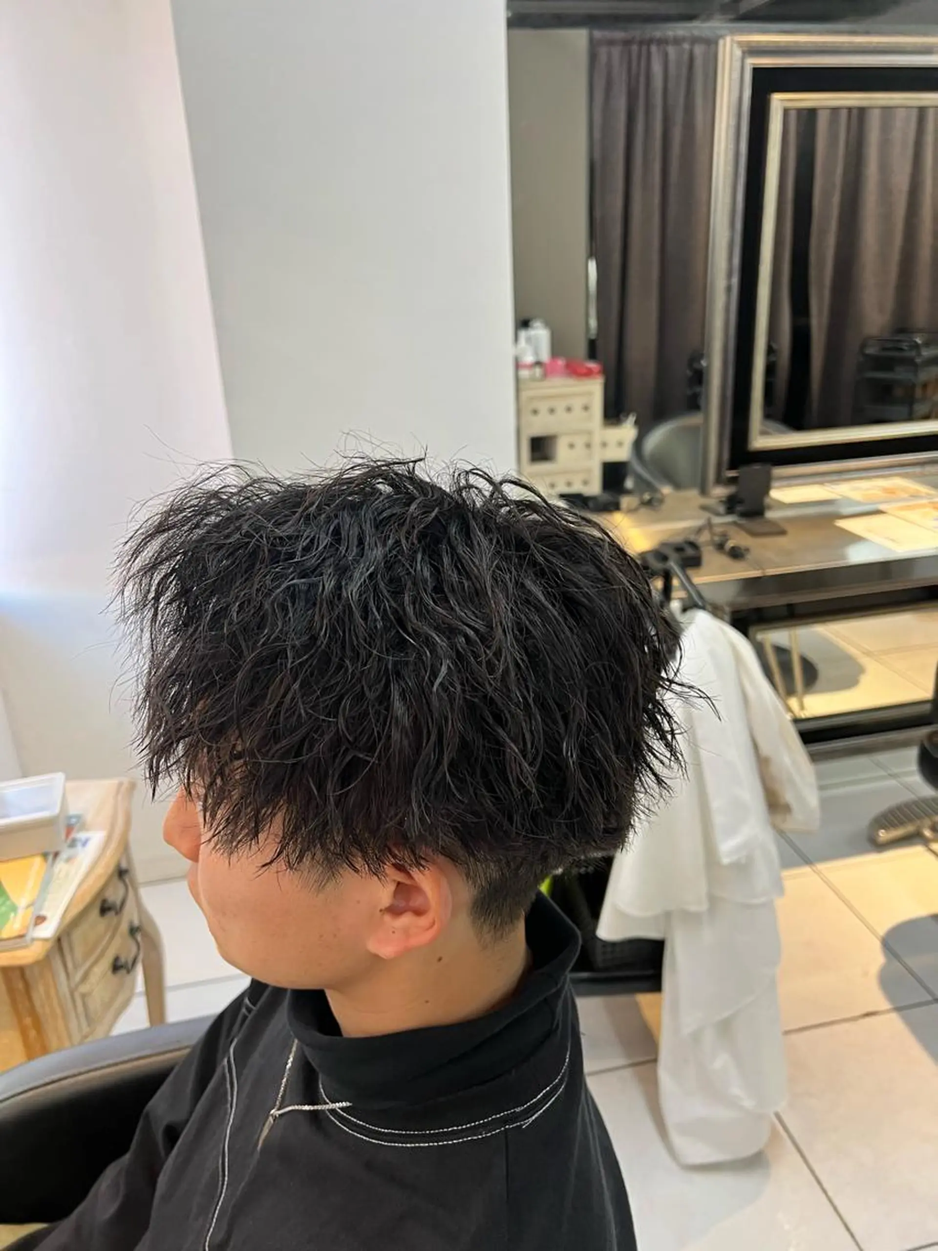 パーマ メンズ センターパート フェードカット カルマパーマ マッシュ メンズパーマ カット パーマ パーマ特化美容師 茂木広幸のヘアスタイル