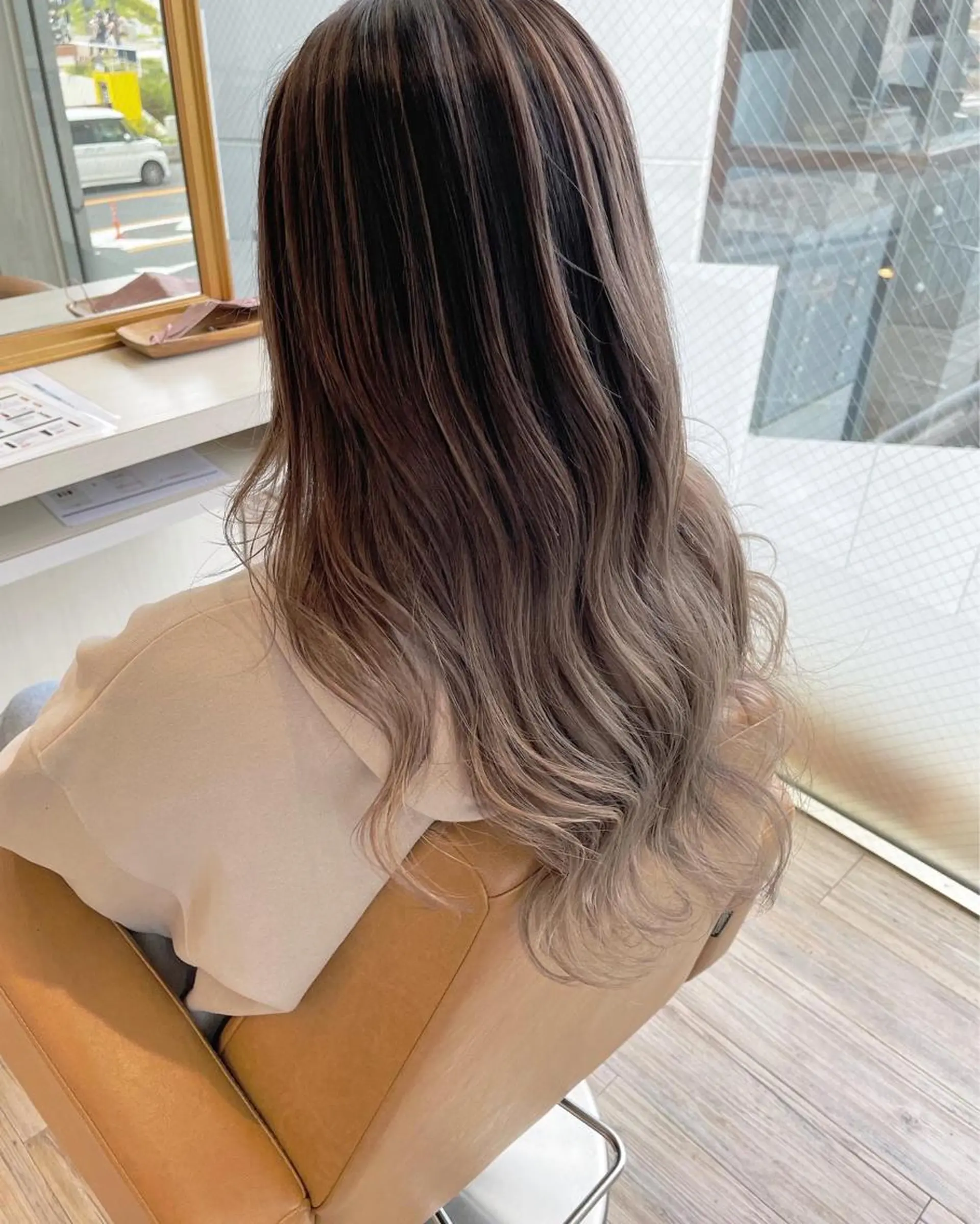 ロング カラー アッシュ ベージュカラー ミルキーベージュ 外国人風カラー レイヤーカット ヘアカラー トリートメント 河合秀明/ショート /ボブ/レイヤーのヘアスタイル