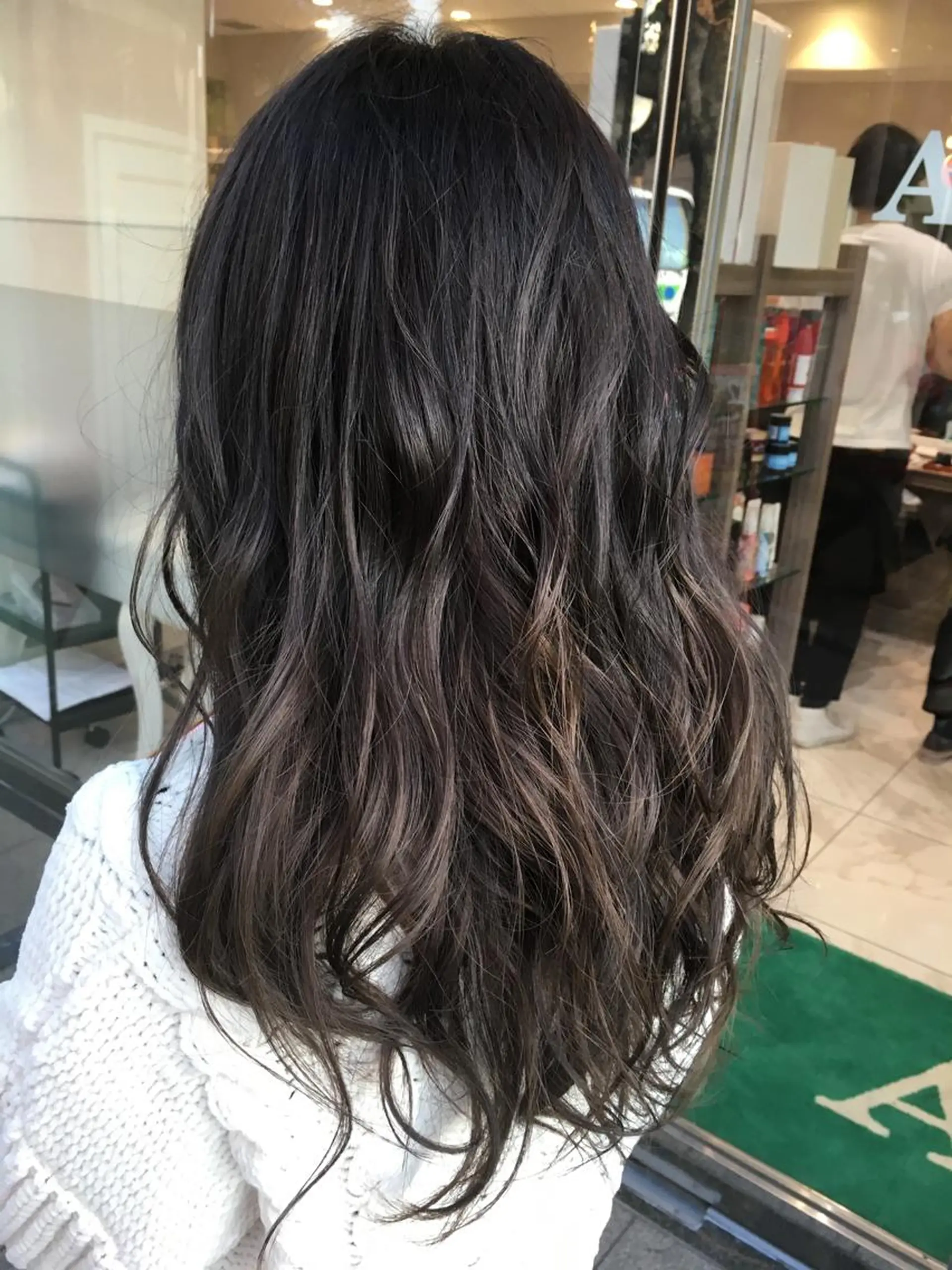 ロング カラー ヘアアレンジ 白髪ぼかしハイライト 茗荷谷駅徒歩2分のヘアスタイル