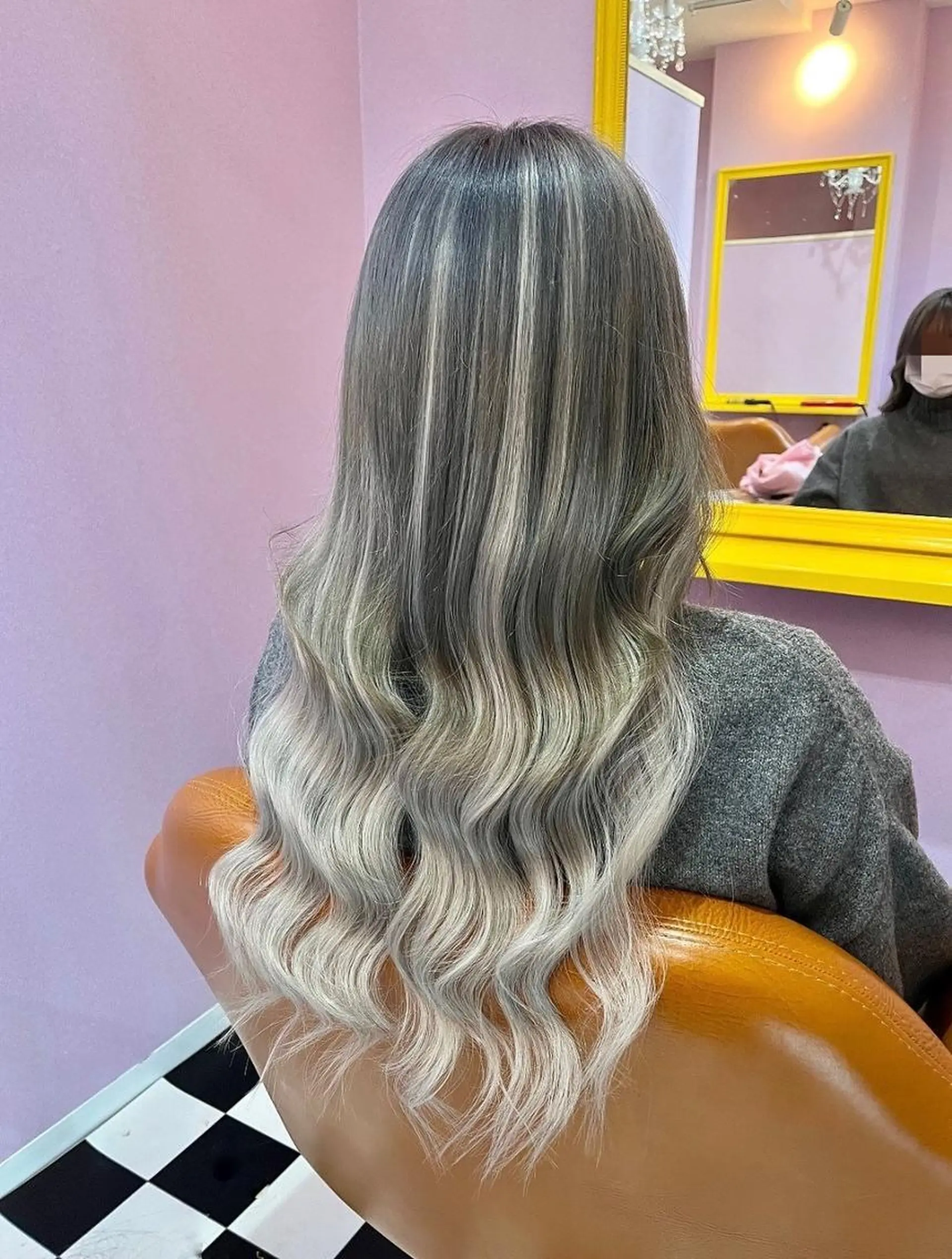 ロング カラー チビ編み込みエクステ シールエクステのヘアスタイル