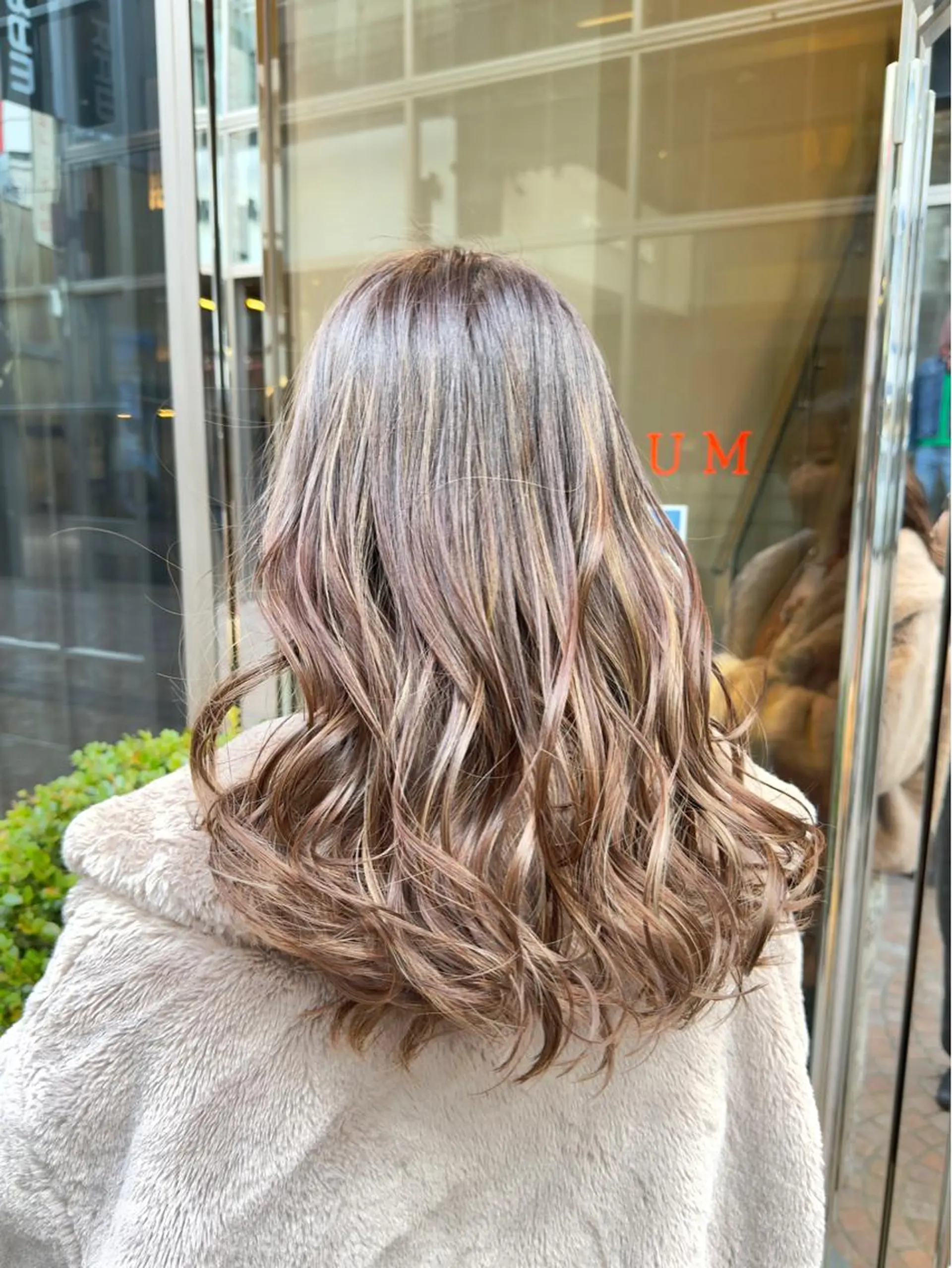 セミロング カラー ハイライトカラー ハイライト レイヤー/グレージュ メンズパーマのヘアスタイル