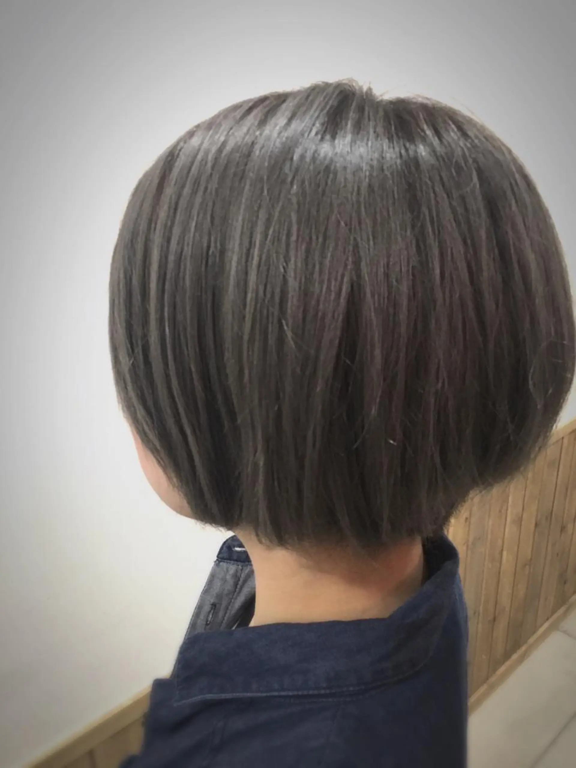 ショート カラー ダークグレー グレージュ Root所属・加藤 琢也のヘアスタイル