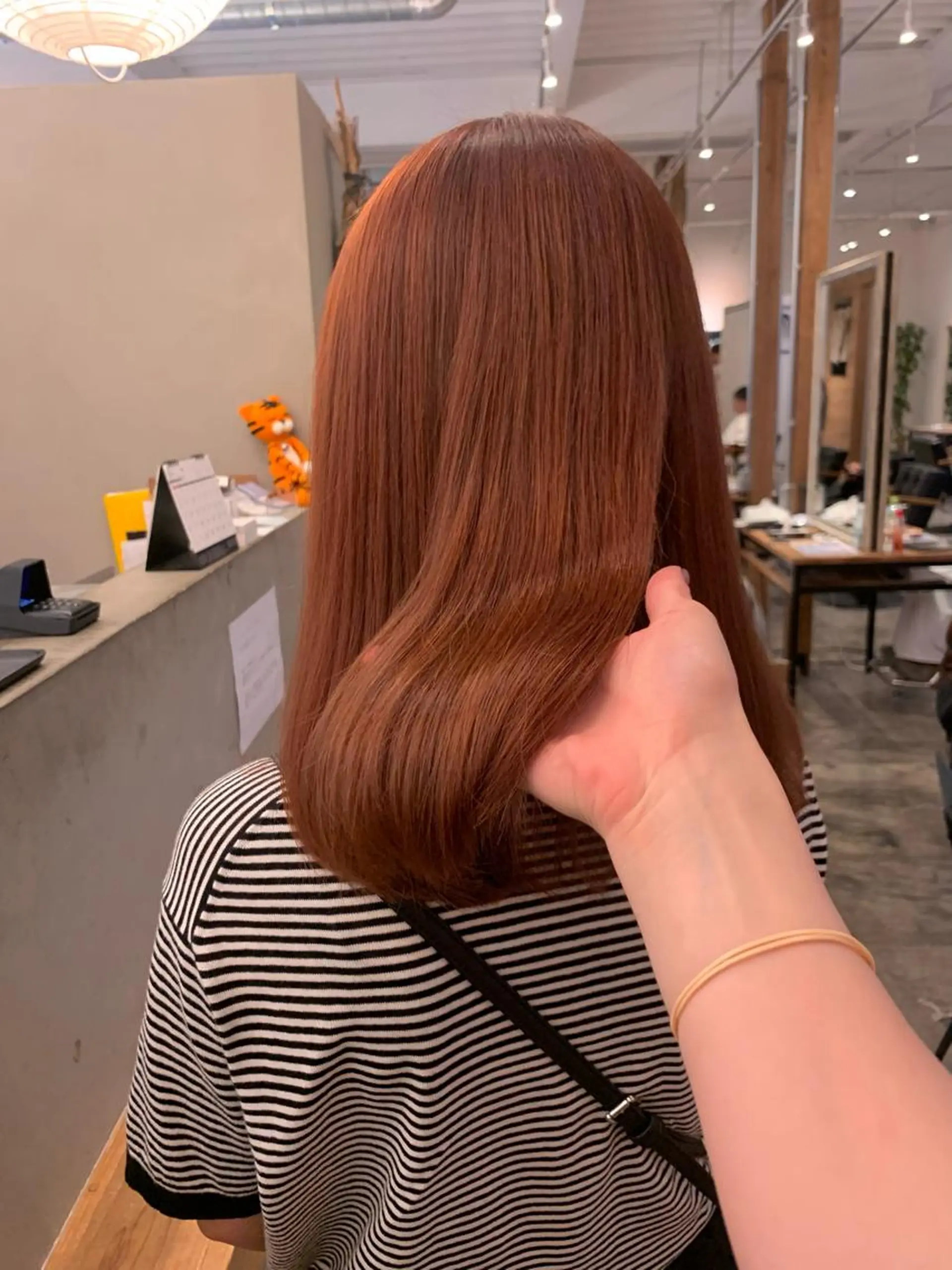 ミディアム カラー オレンジピンク ヘアカラー ハイトーン職人💗 松本輝美のヘアスタイル