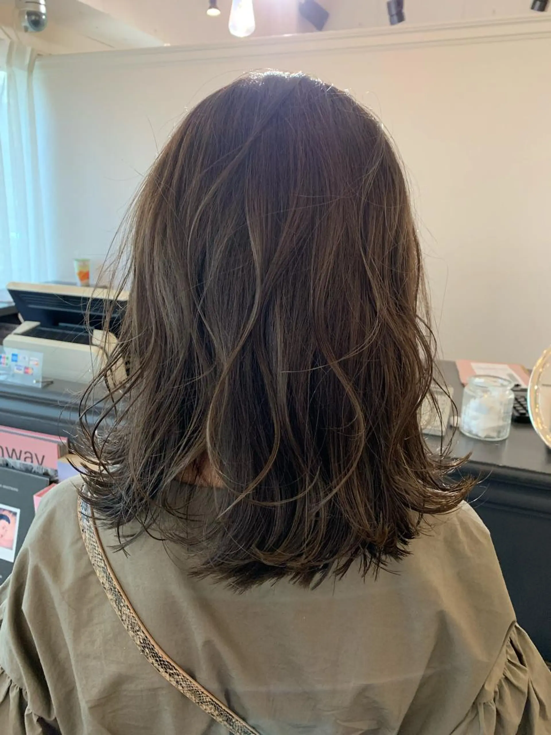 ミディアム カラー 安村 美奈のヘアスタイル