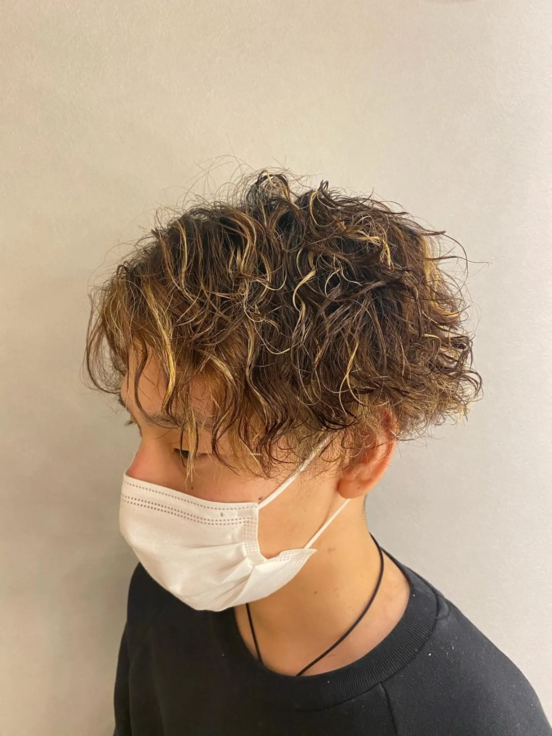 ショート カラー パーマ メンズ メンズハイライト ハイライトカラー ハイライト カット ヘアカラー パーマ 梅田茶屋町メンズ 専門美容師 山元一平のヘアスタイル