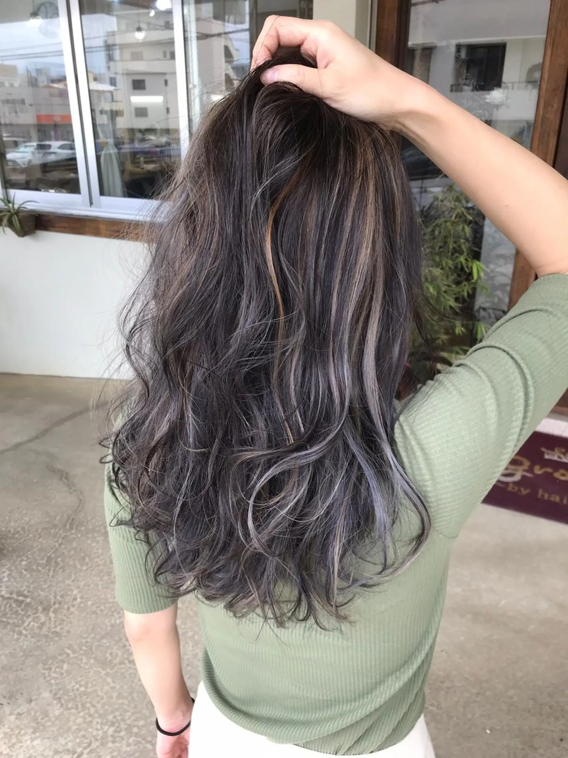 ミディアム カラー バレイヤージュ レイヤーカット grand juteのヘアスタイル