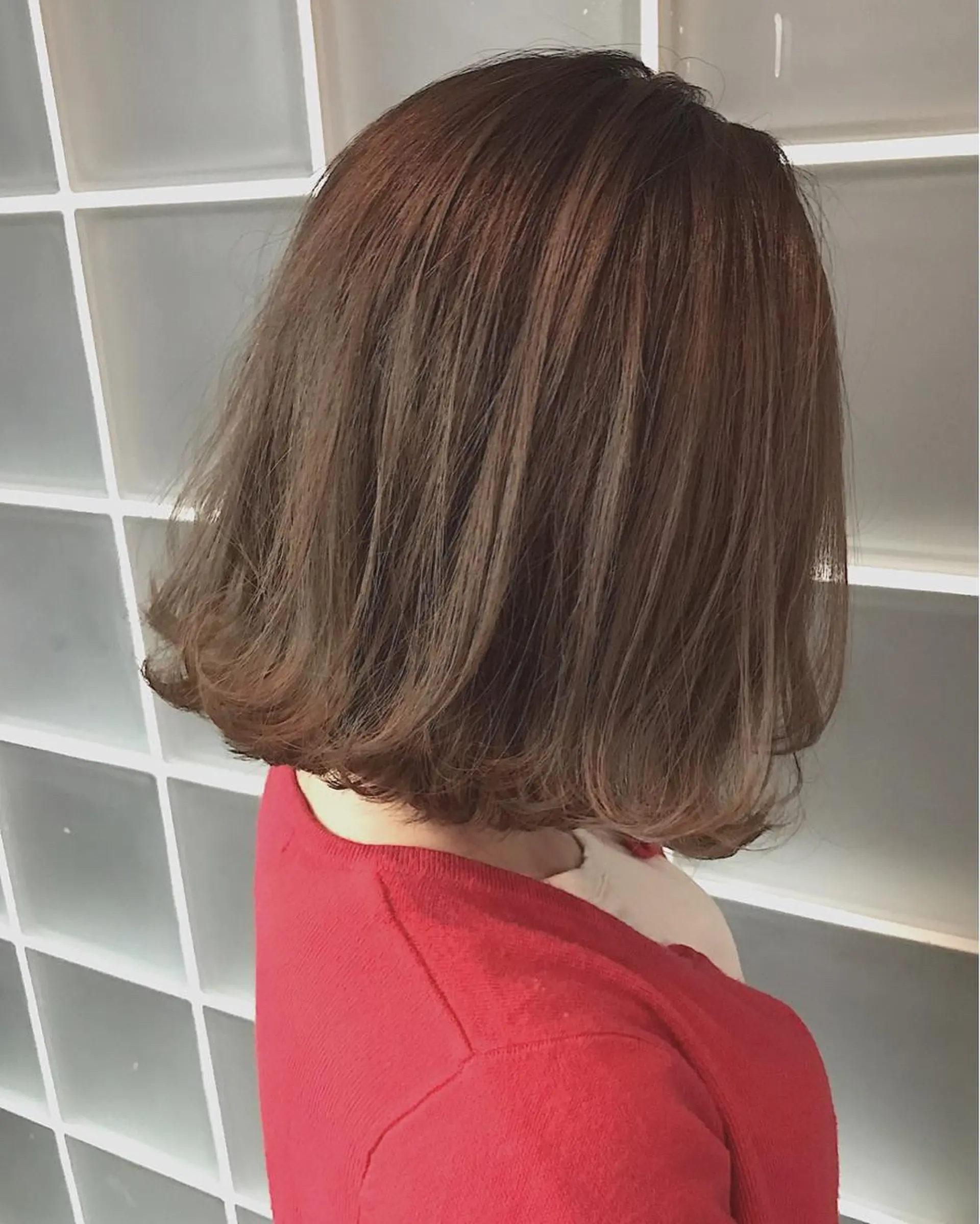 ショート カラー 切りっぱなしボブ ベージュカラー ボブ lani ブリーチ /ダブルカラーのヘアスタイル