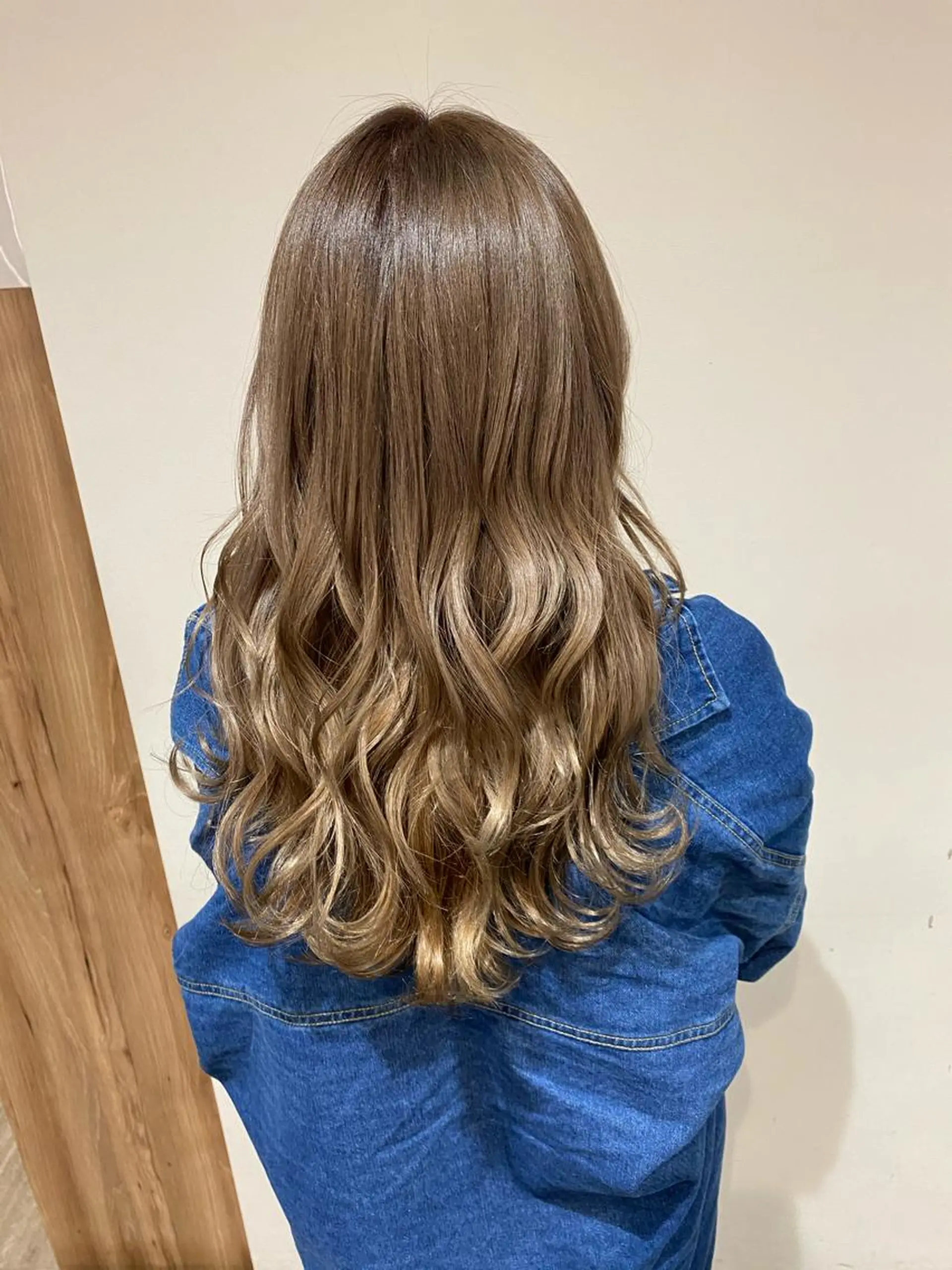 セミロング カラー アッシュ アッシュグレー アッシュグレージュ バレイヤージュ ミストバング AMI Hair supply所属・髪質改善カラー韓国風 レイヤーtudaのヘアスタイル