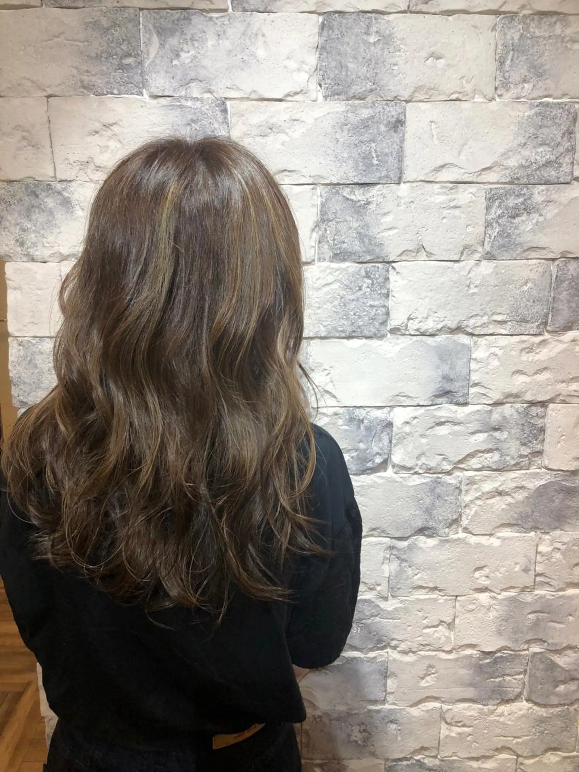 ロング カラー グレージュ ハイライトカラー イルミナカラー カーキグレージュ ハイライト 綺麗な髪質にしたい方 限定🌈清水 祥のヘアスタイル