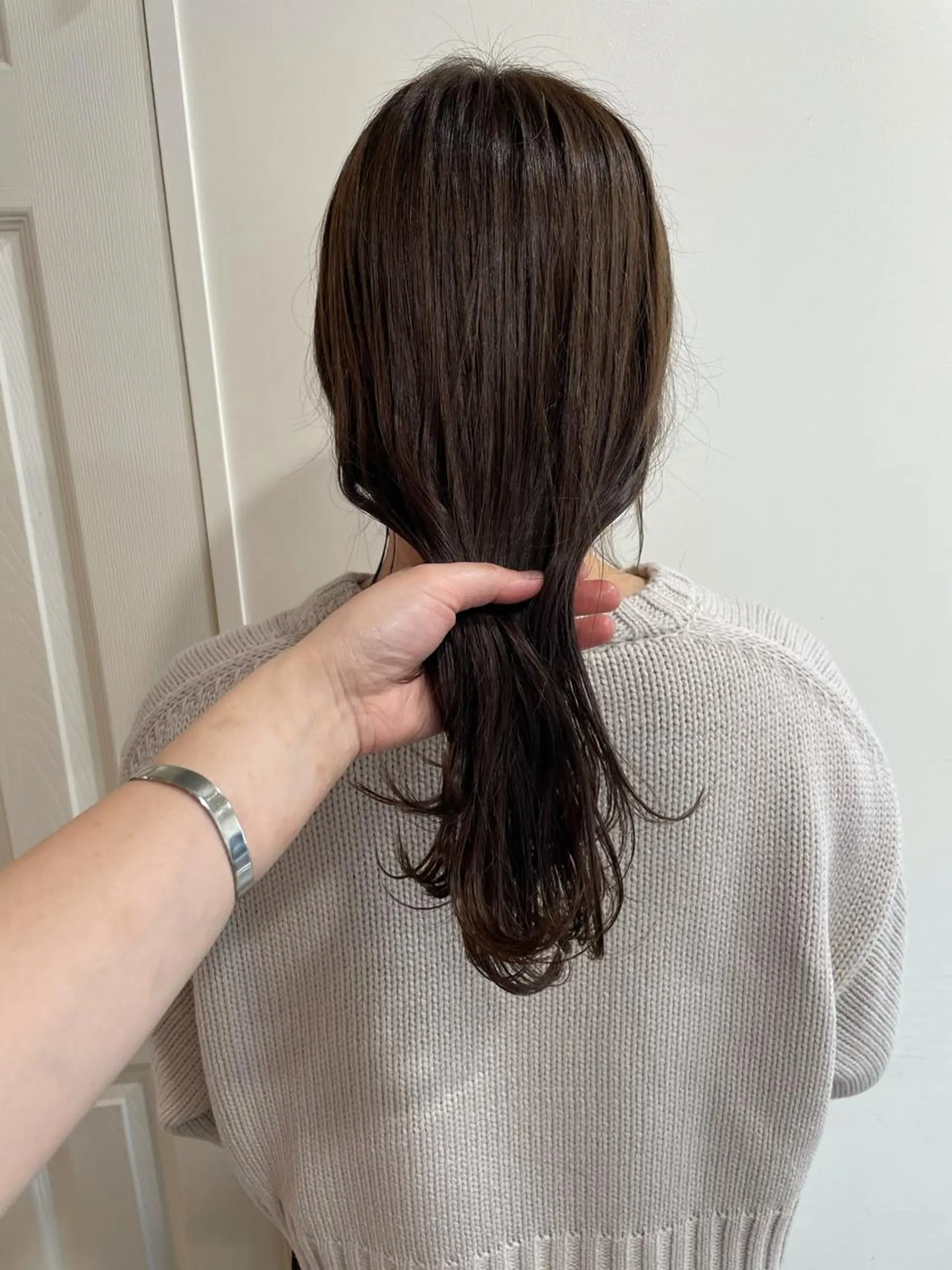 セミロング カラー MIOベージュカラー 柔らかいカラーのヘアスタイル