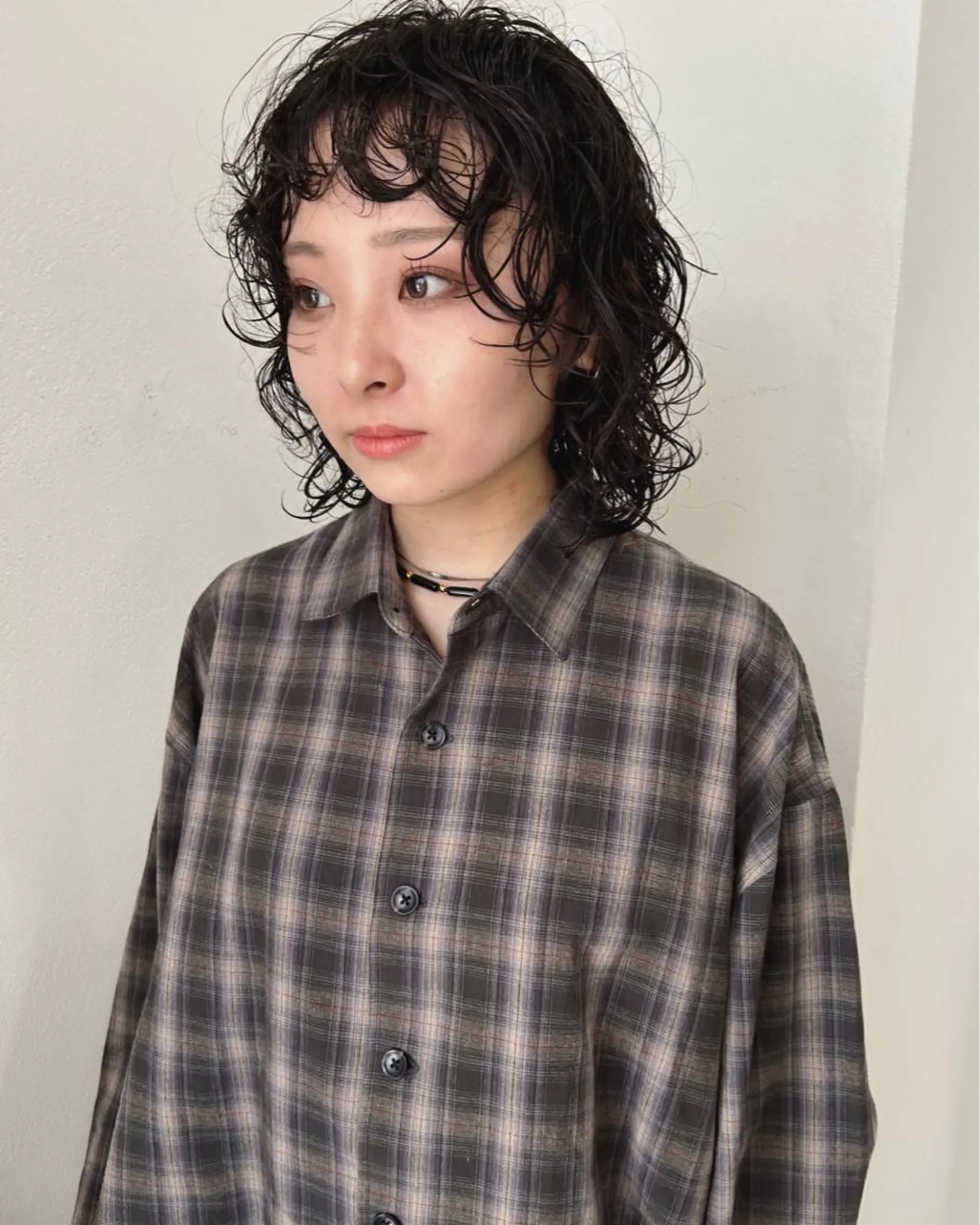 ミディアム パーマ ミディアムパーマ 伸ばしかけ ウルフカット カット パーマ トリートメント 村上雅人 ナチュラルモードのヘアスタイル