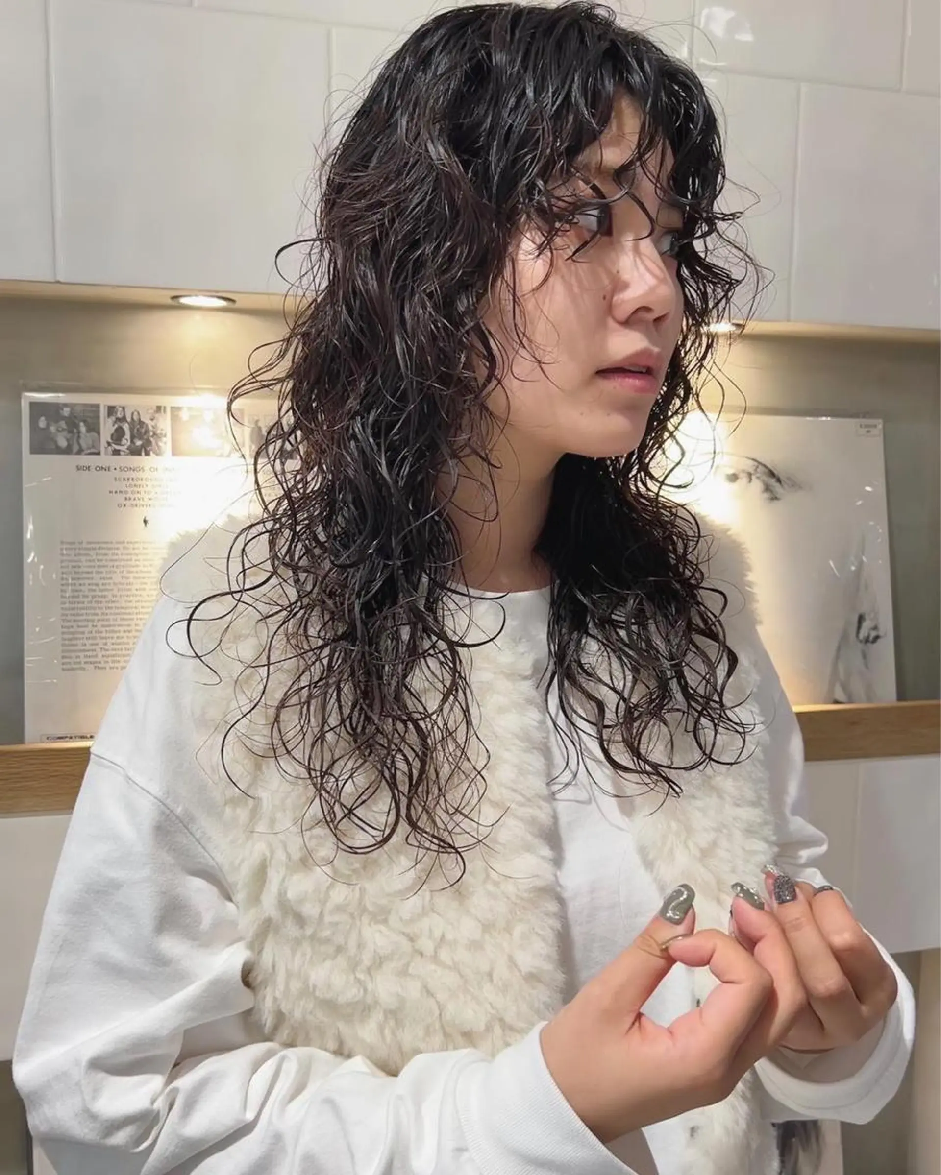 ロング パーマ カット パーマ トリートメント Loom.所属・村上雅人 ナチュラルモードのヘアスタイル