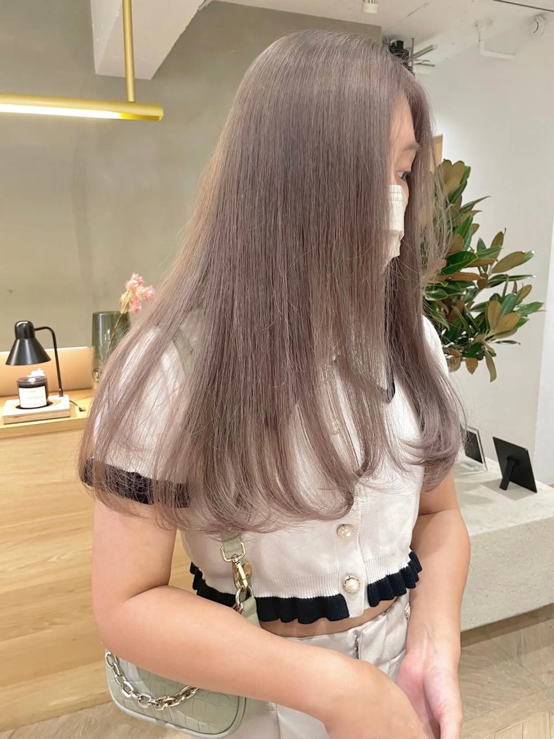 ミディアム カラー ベージュカラー ブリーチ ケアブリーチ ダブルカラー イヤリングカラー ヘアカラー センターパート 田形清流のヘアスタイル