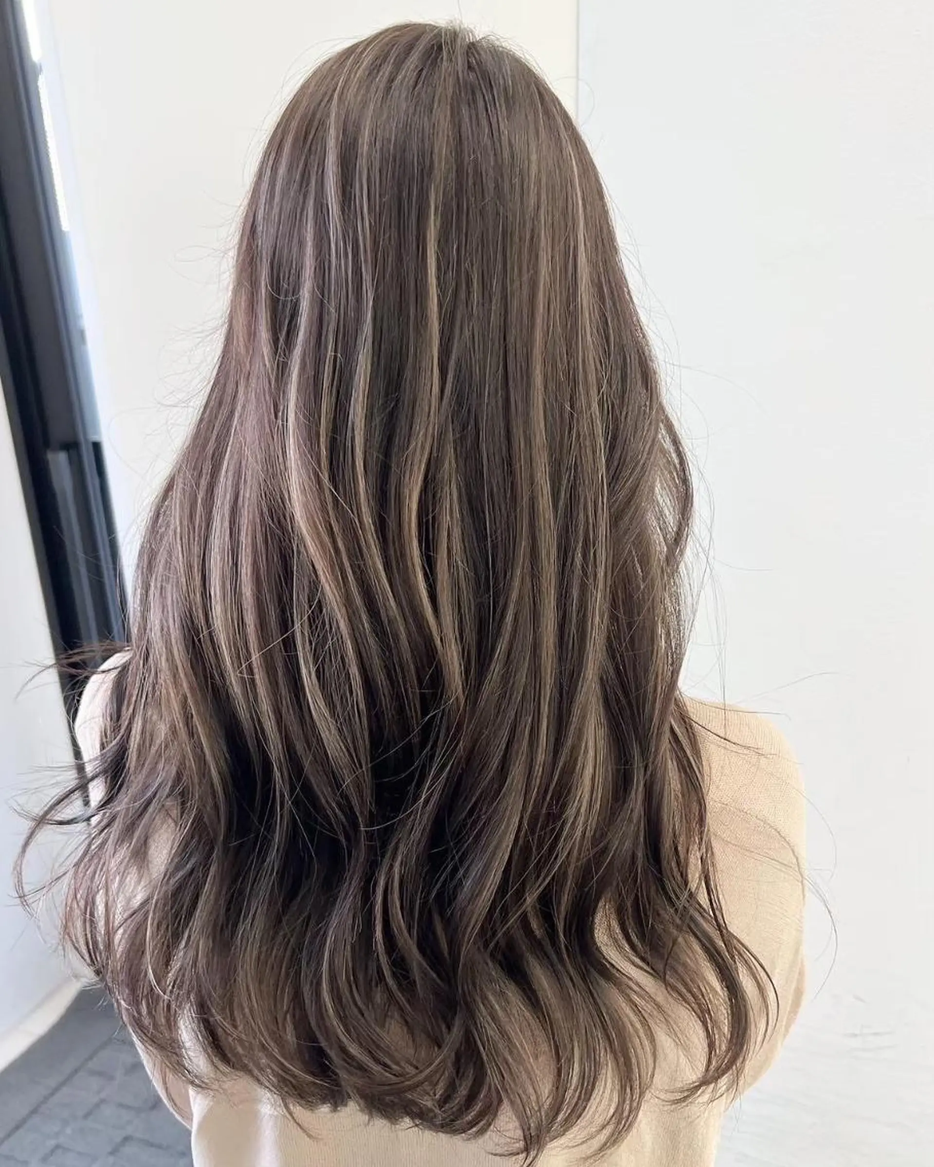 カラー バレイヤージュ ブリーチ ダブルカラー イヤリングカラー ハイライトカラー ヘアカラー 【公式】amble luxe 中野のヘアスタイル