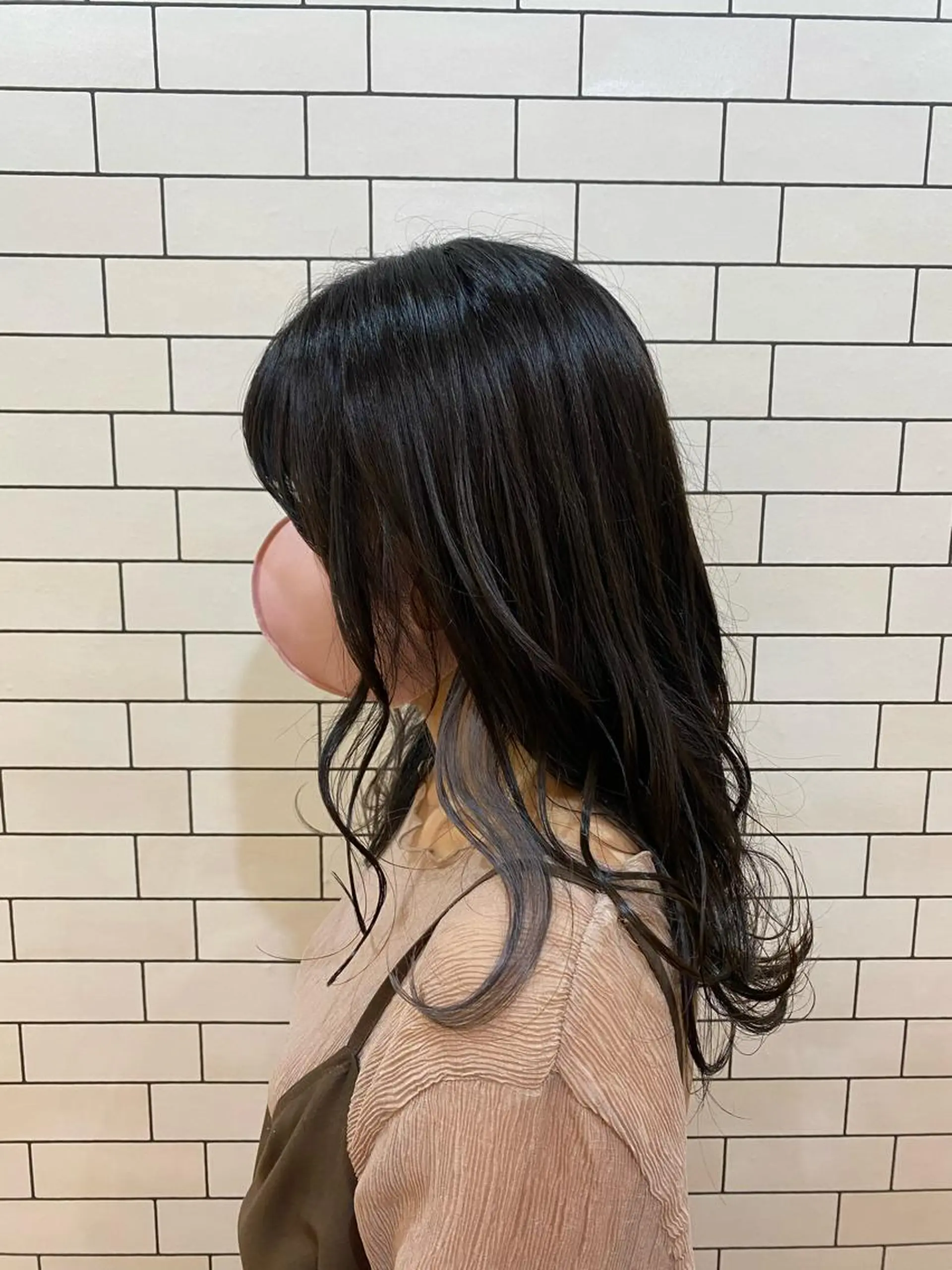 セミロング カラー シルバー カット ヘアカラー トリートメント TAI透明カラー 柔らかい縮毛矯正のヘアスタイル