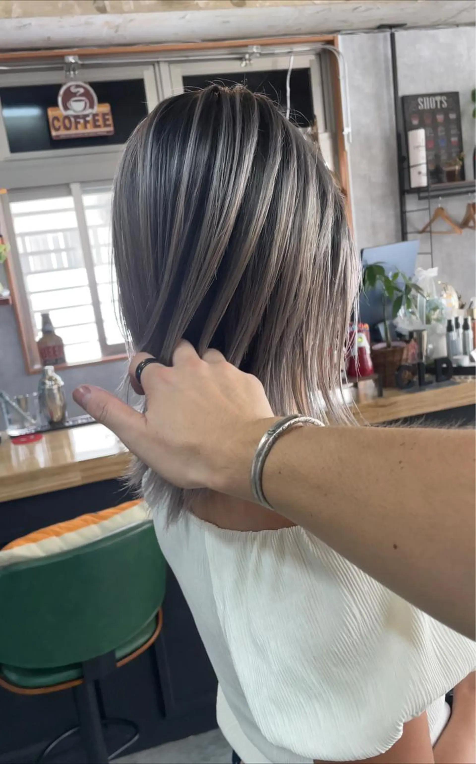 ミディアム andKおもろまち店 艶ダブルカラー✨のヘアスタイル