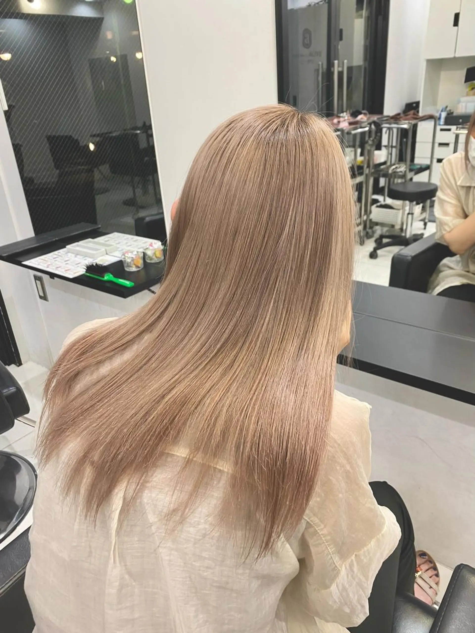 セミロング カラー バレイヤージュ ベージュカラー ブリーチ ケアブリーチ 透明感カラー カット ヘアカラー トリートメント opus 店長大和 レイヤー/赤み消しのヘアスタイル