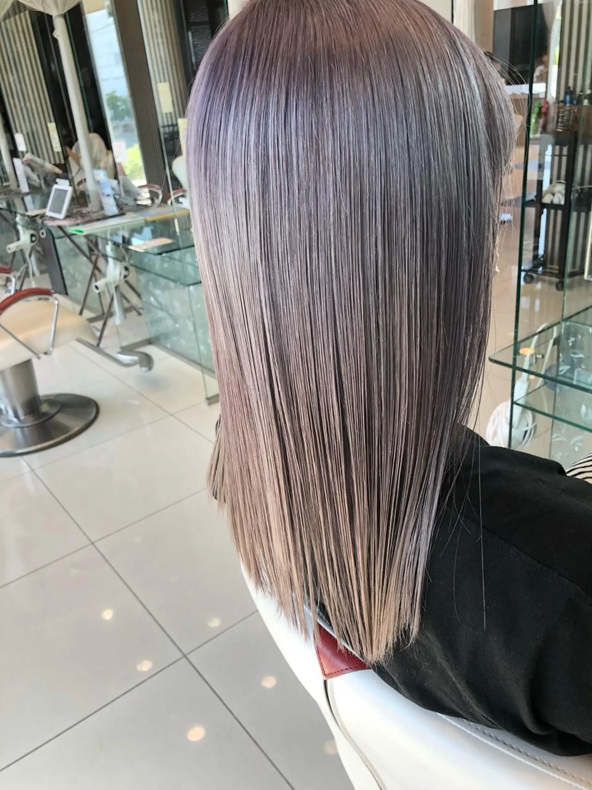 セミロング カラー ラベンダーカラー ヘアカラー トリートメント 横倉 宏樹のヘアスタイル