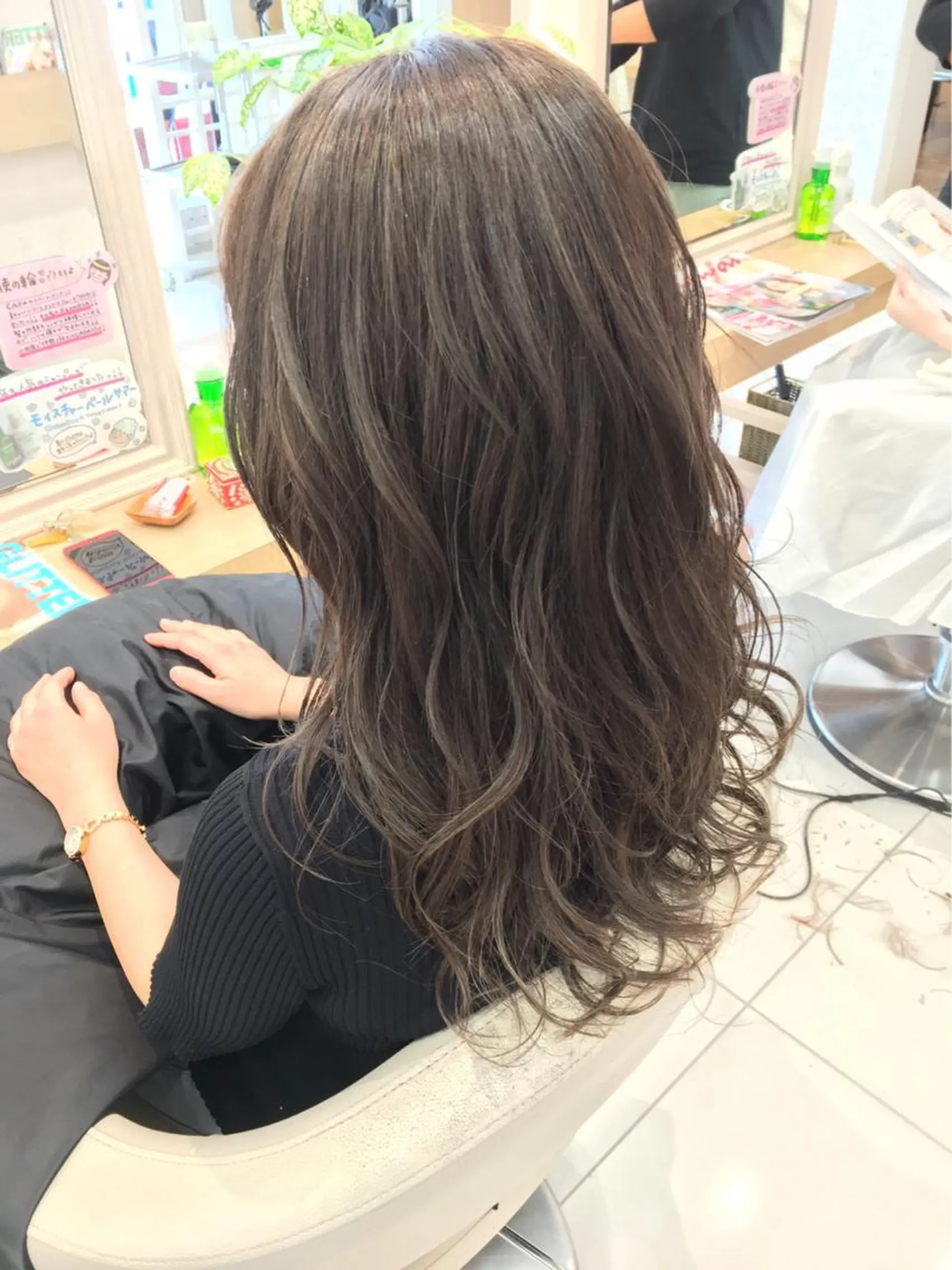 セミロング カラー グレージュ ハイライトカラー 外国人風カラー ハイライト 小田原NO1 美容師 飯田飛翔のヘアスタイル