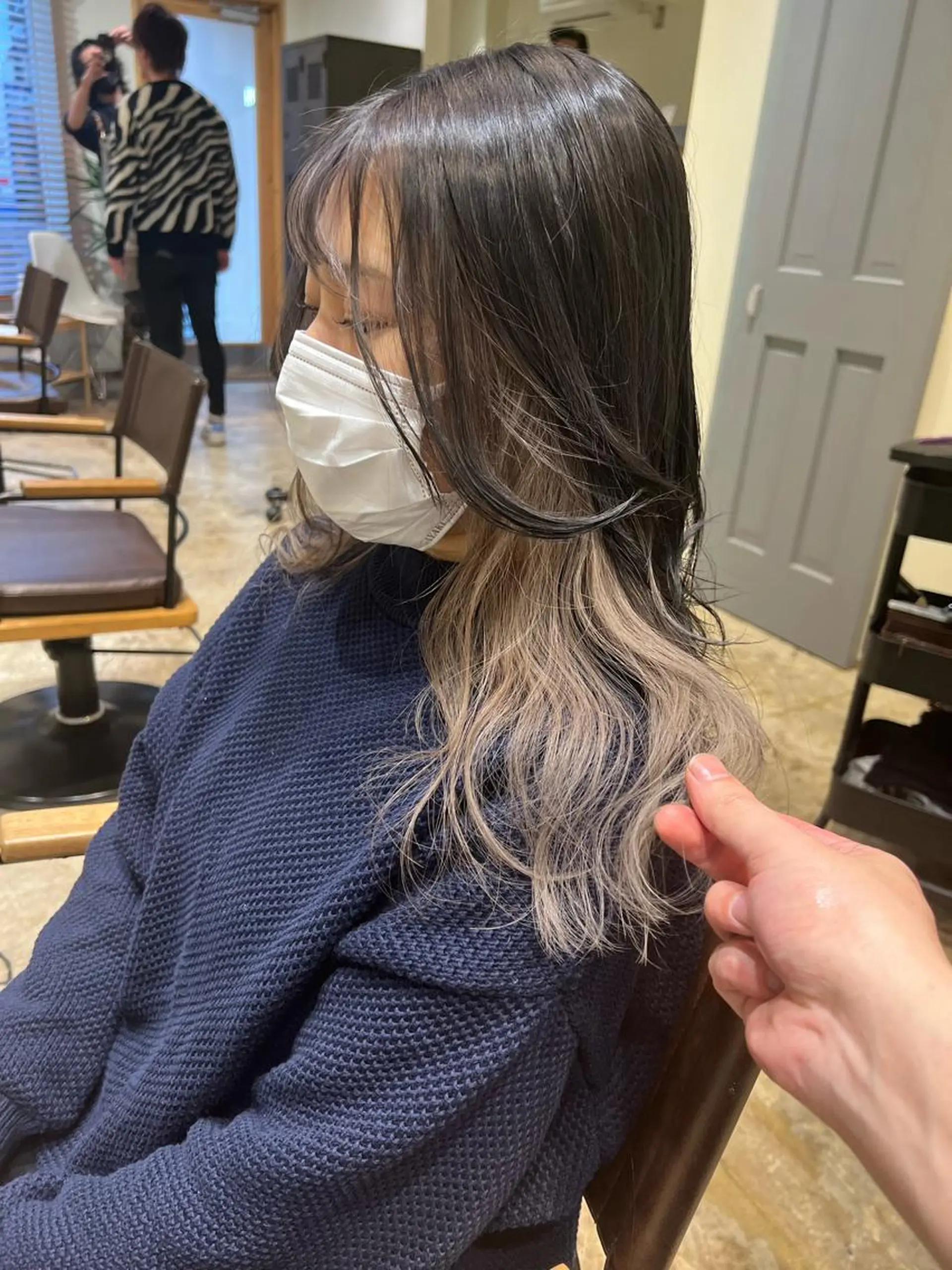 セミロング カラー nishido ハイライト/パーマのヘアスタイル