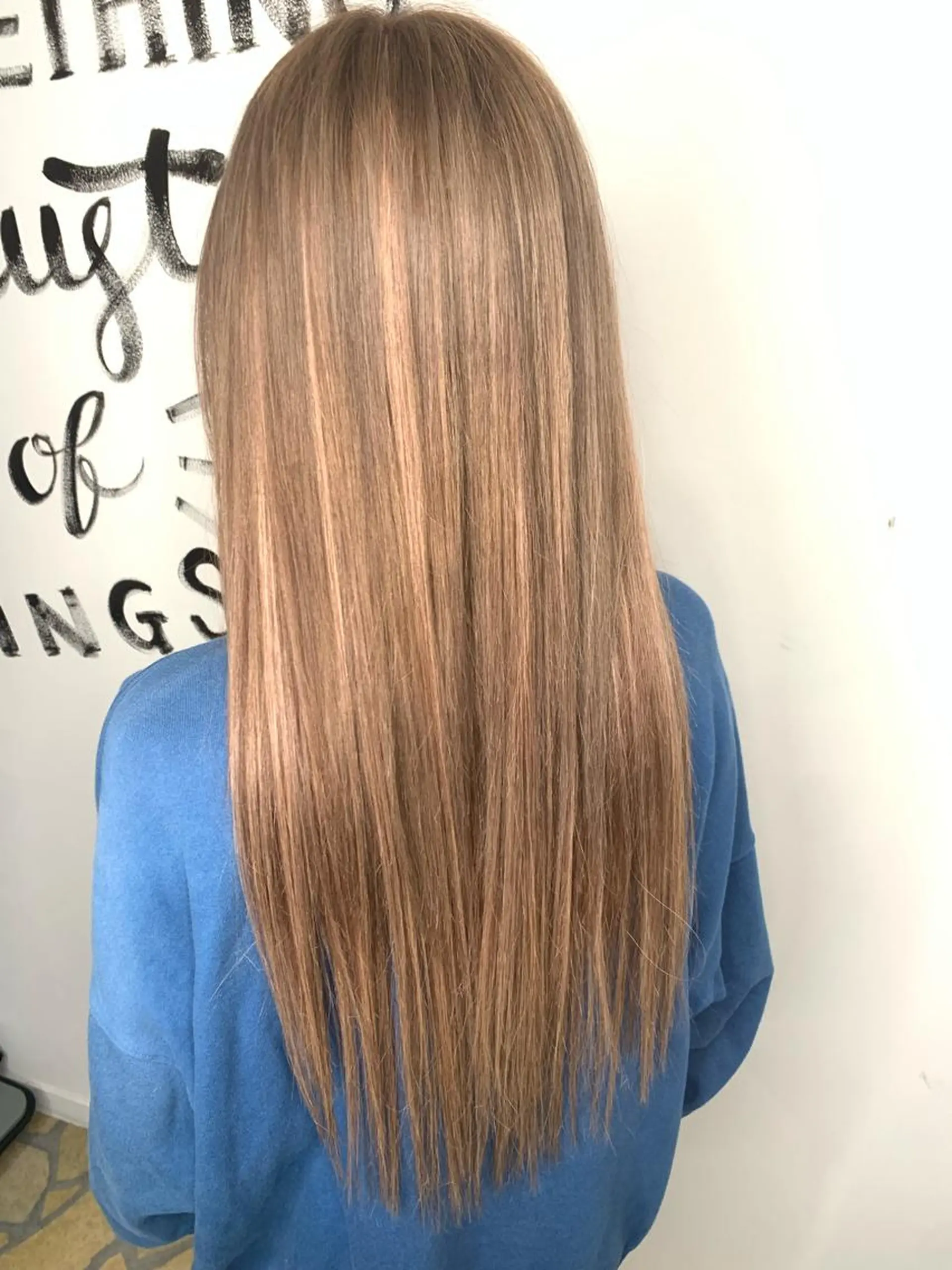 ロング カラー ベージュカラー ブリーチ ミルクティーベージュ エクステ エクステ 小笠原 菜緒のヘアスタイル