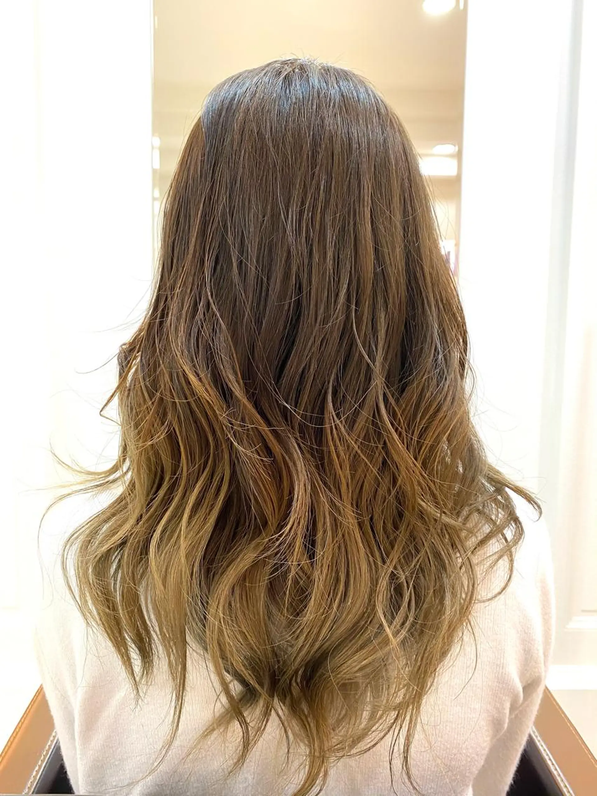 セミロング カラー グラデーションカラー 菜 摘のヘアスタイル