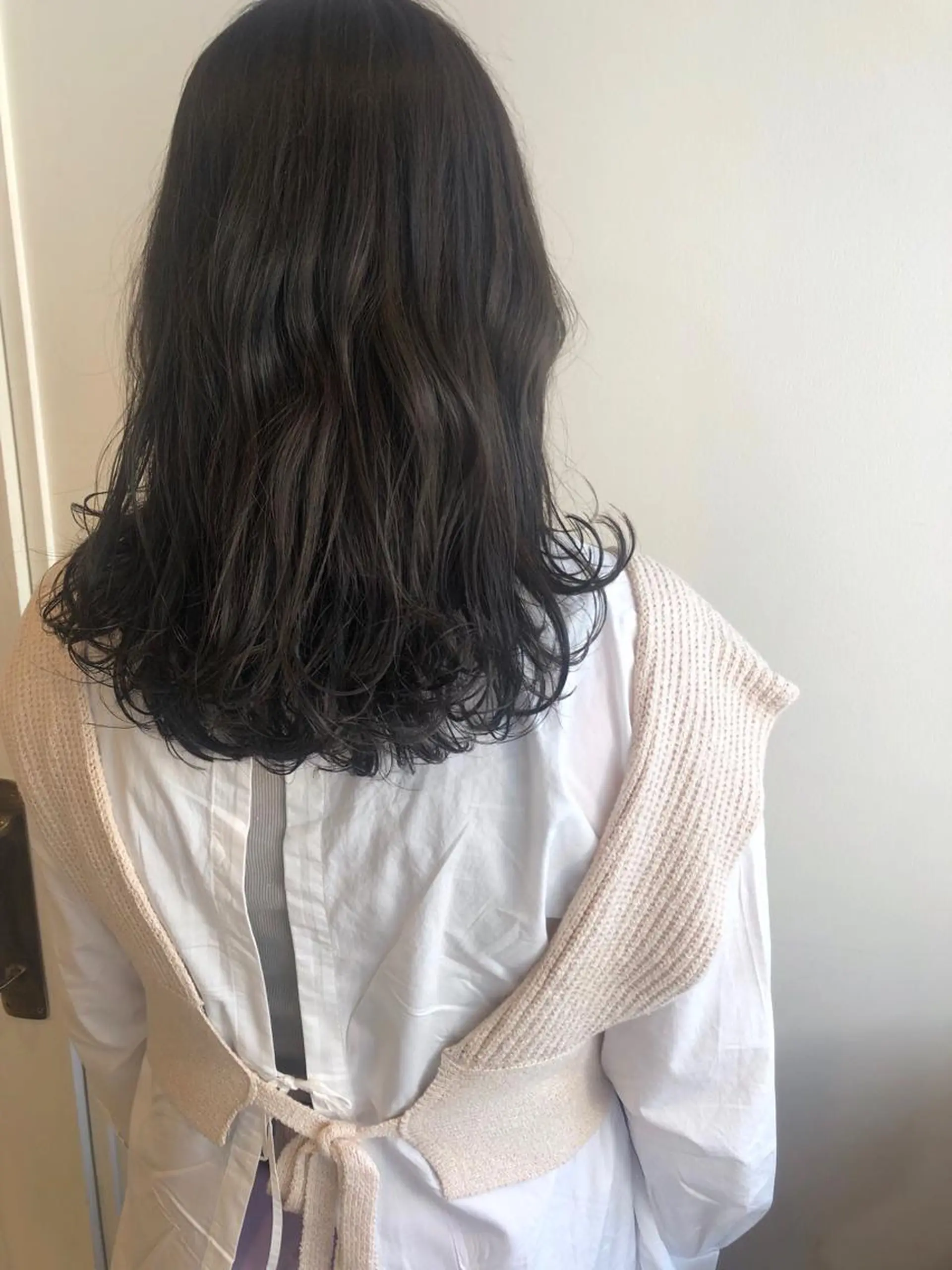 ミディアム カラー カット ヘアカラー トリートメント MIOベージュカラー 柔らかいカラーのヘアスタイル