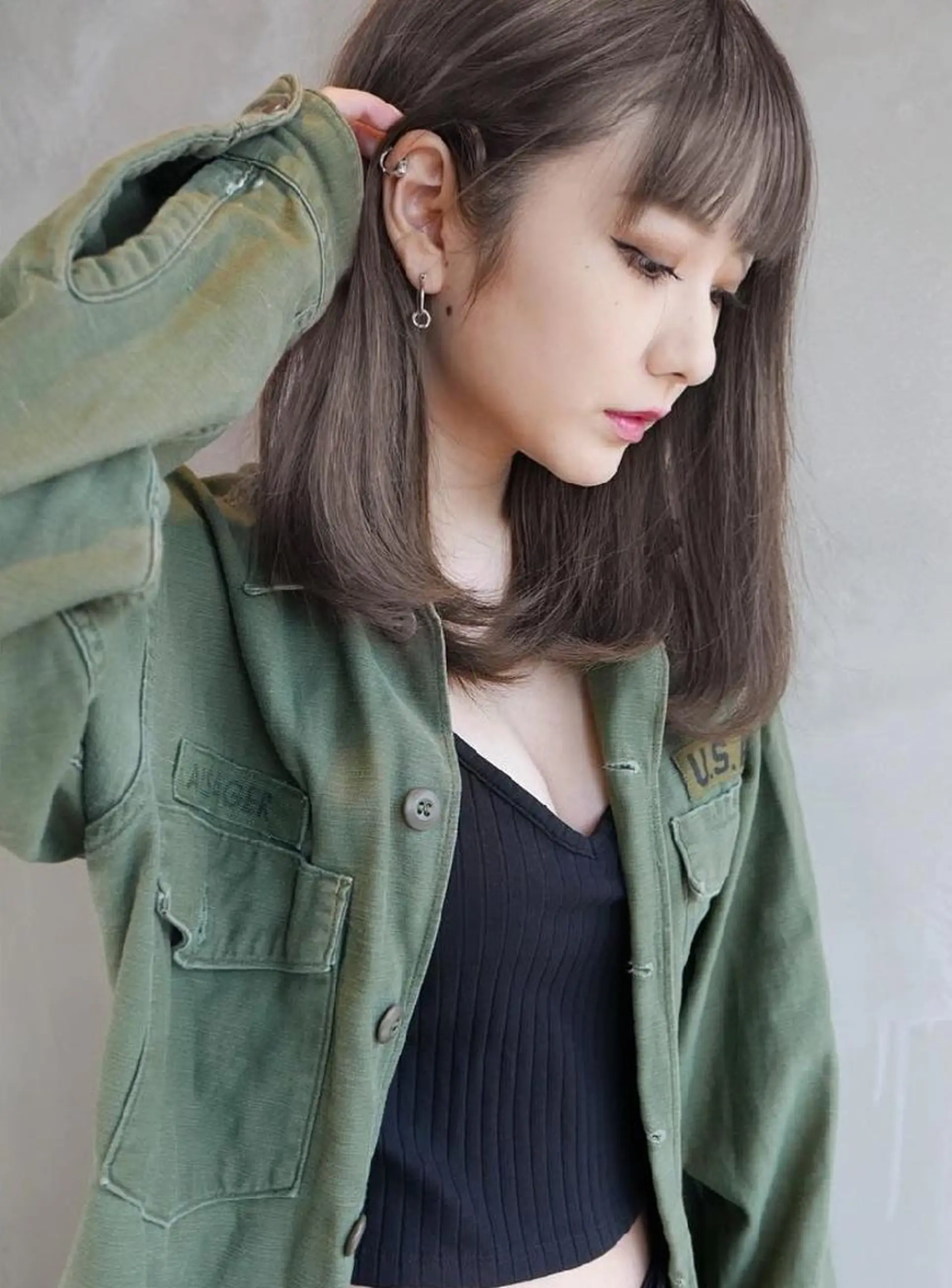 セミロング カラー レイヤー　べージュ 白石研太のヘアスタイル