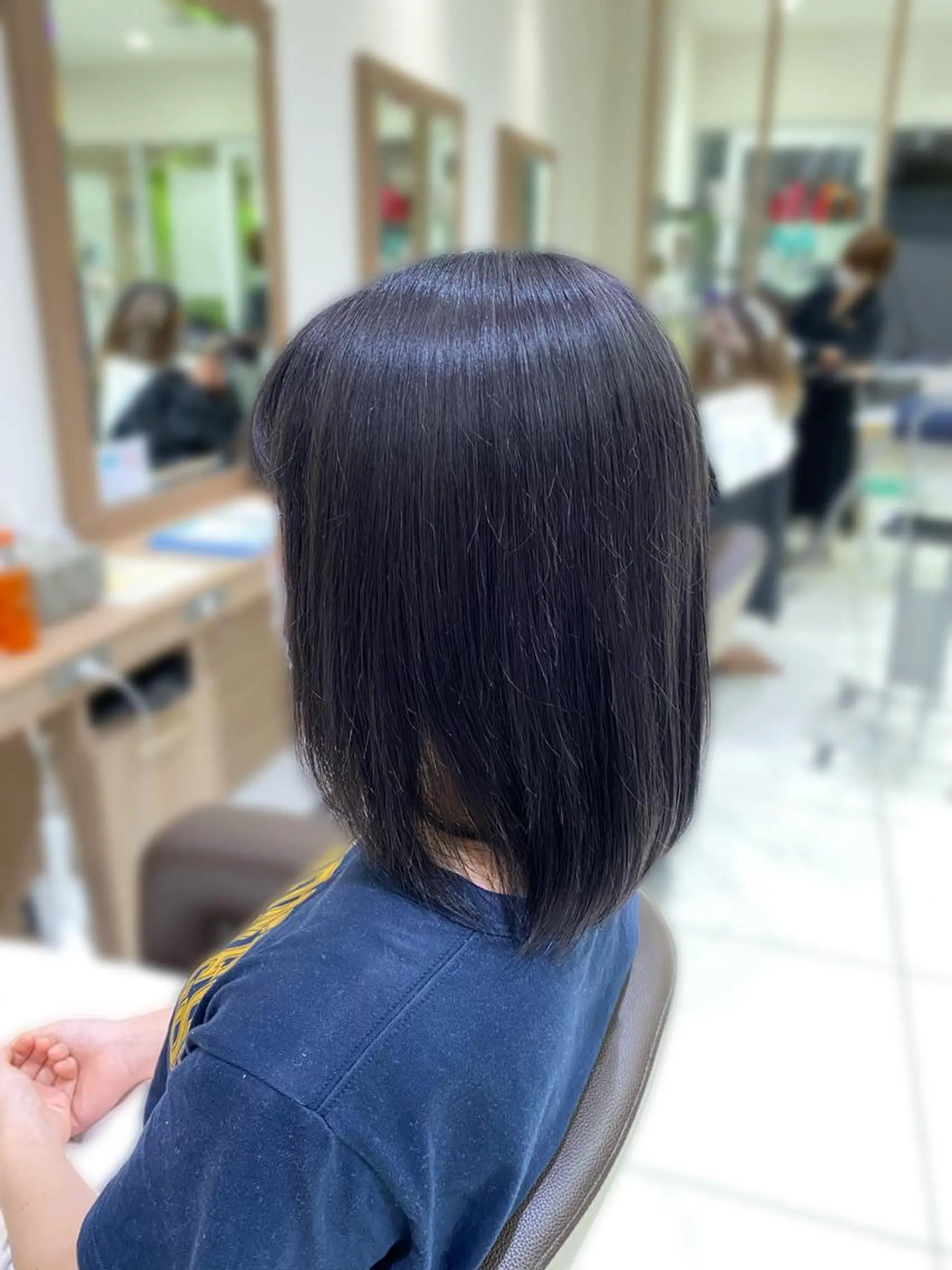 ミディアム カラー ブリーチ グレージュ シルバー ヘアカラー 渡邉 理央のヘアスタイル