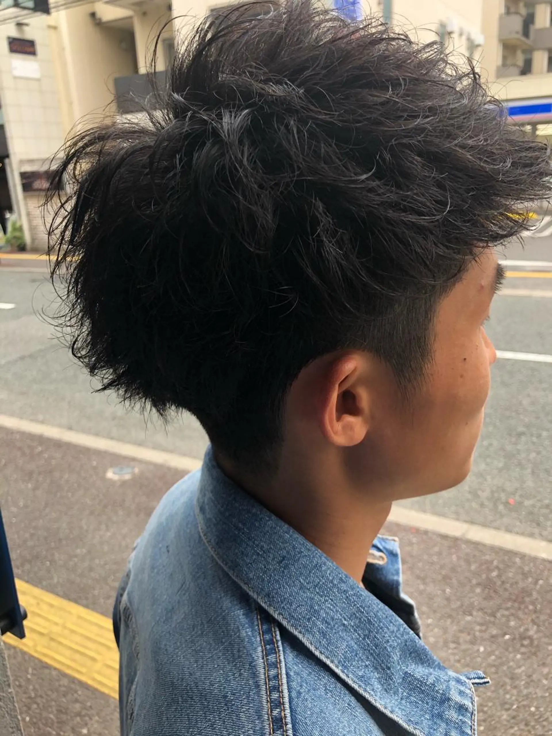 パーマ メンズ 顔まわりレイヤー デザインカットのヘアスタイル