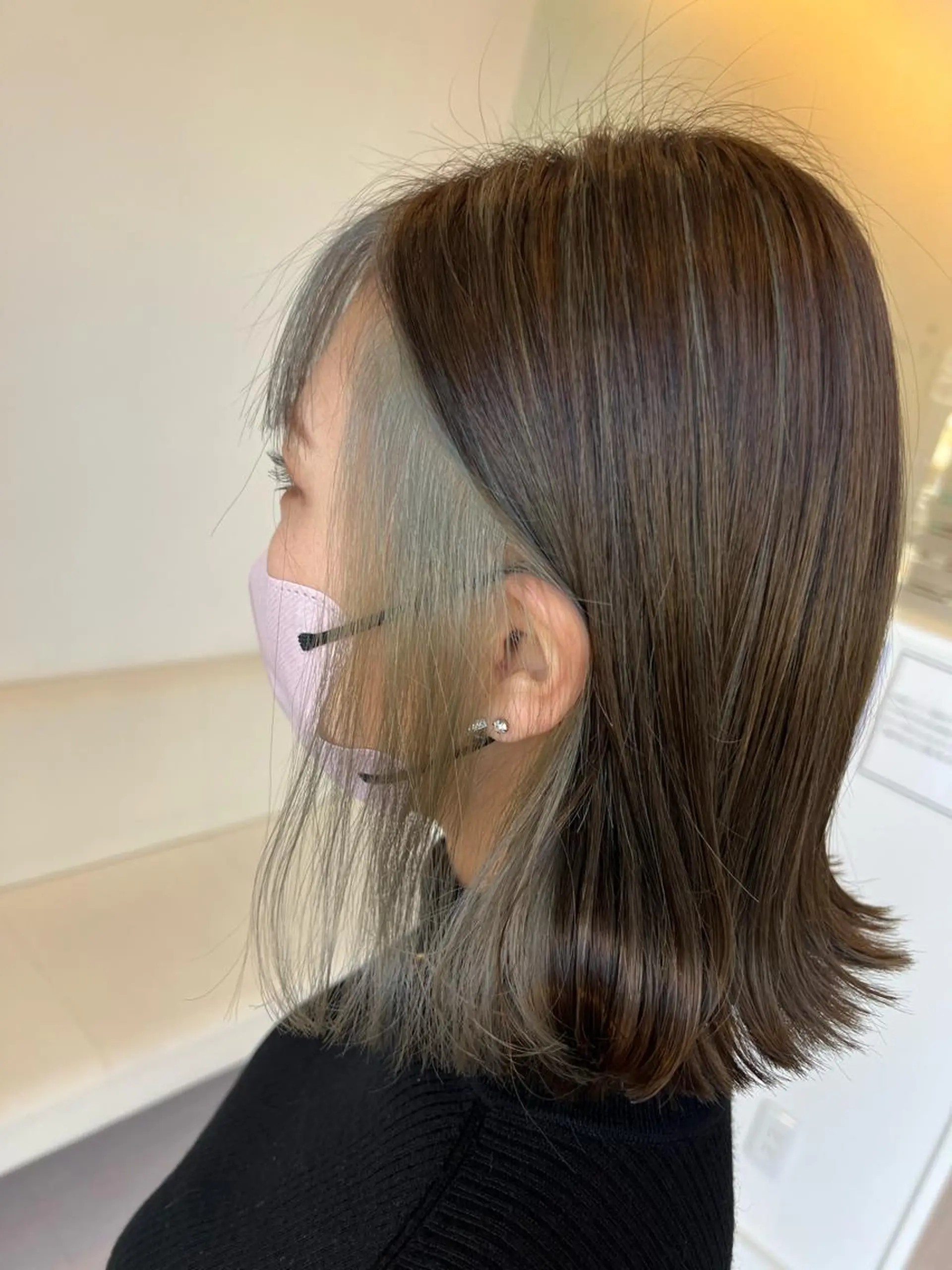 ミディアム カラー 下岡 奈津美のヘアスタイル