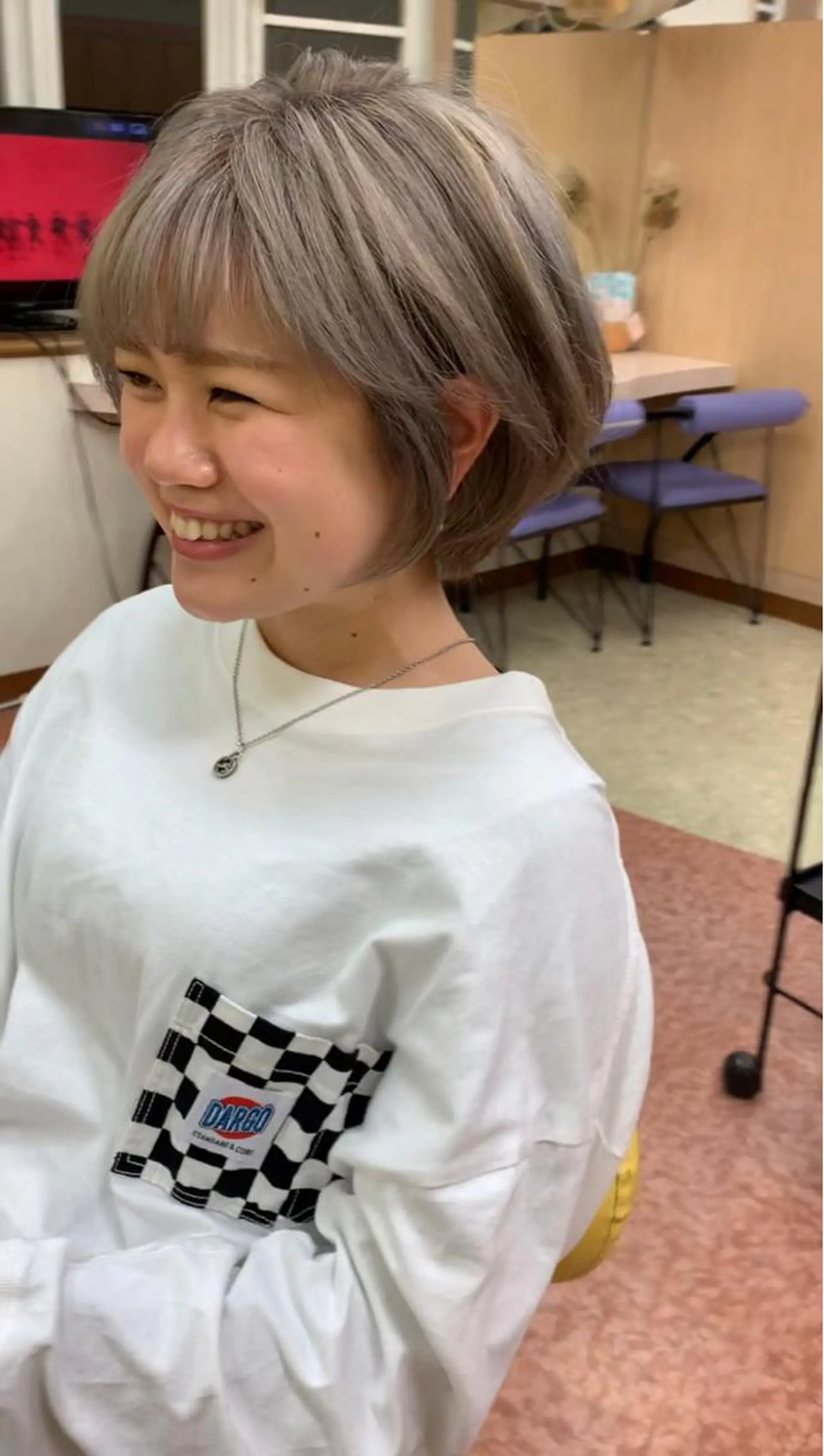 ショート カラー ハイトーンカラー yui .のヘアスタイル