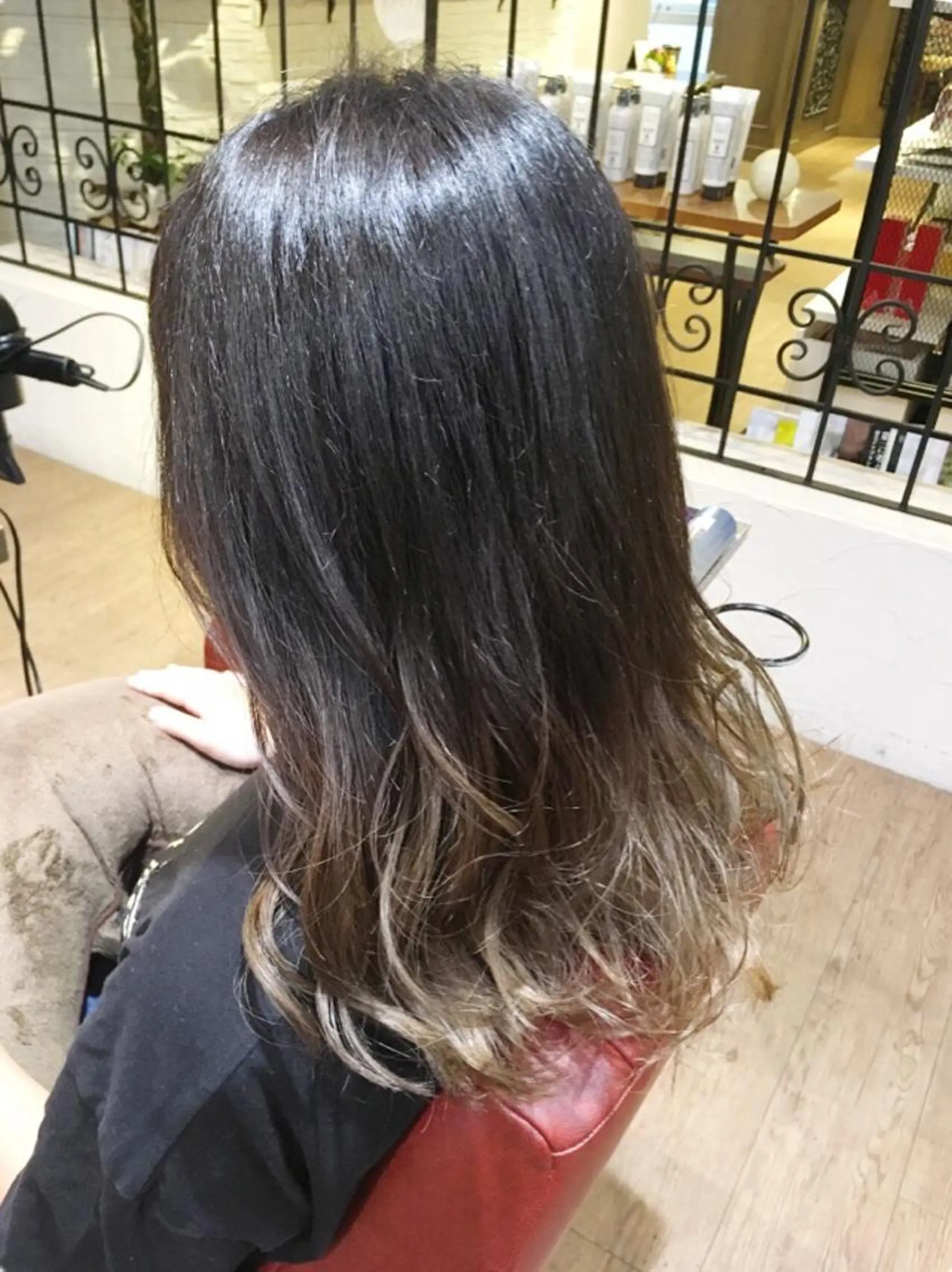 ロング カラー ブリーチ グラデーションカラー MODE K's塚口 かどやのヘアスタイル