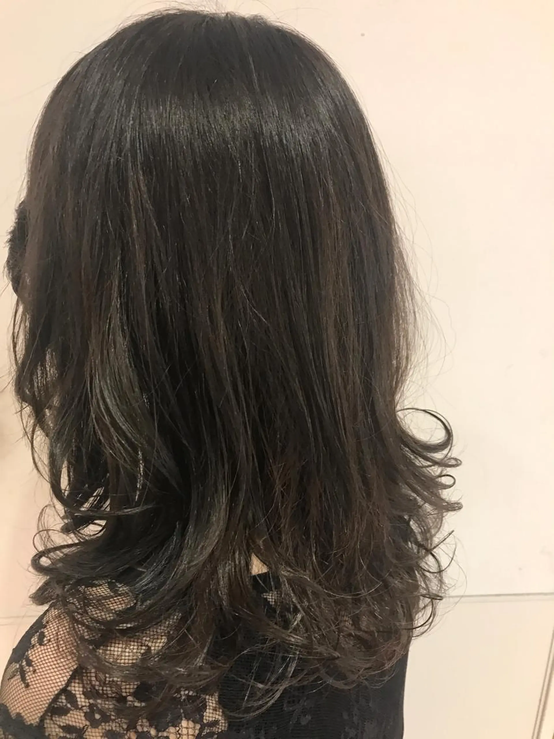 ミディアム カラー カット ヘアカラー 貝通丸 朱里のヘアスタイル