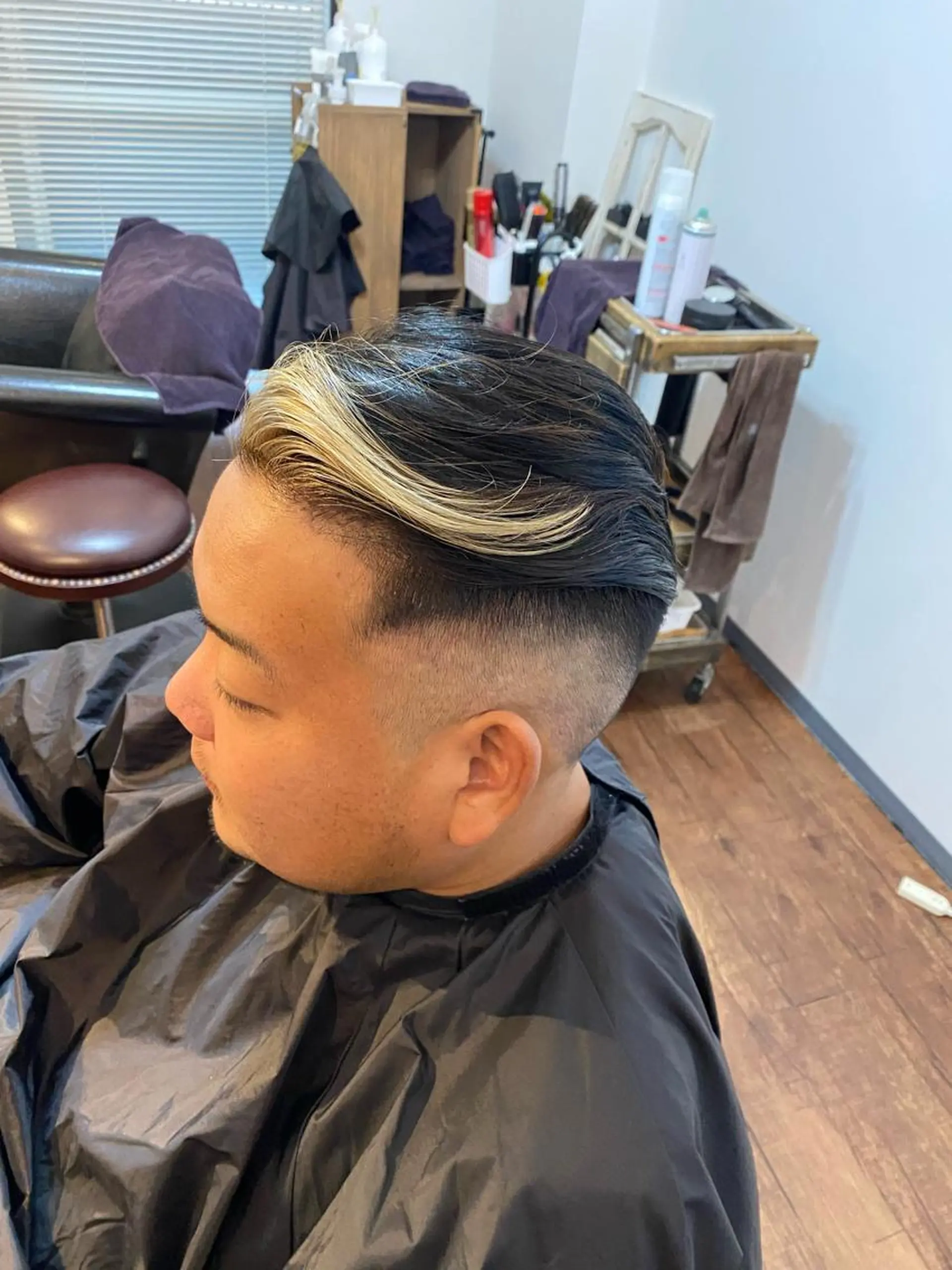 ショート カラー メンズ フェードカット Luzir⭐︎ GEN⭐︎のヘアスタイル