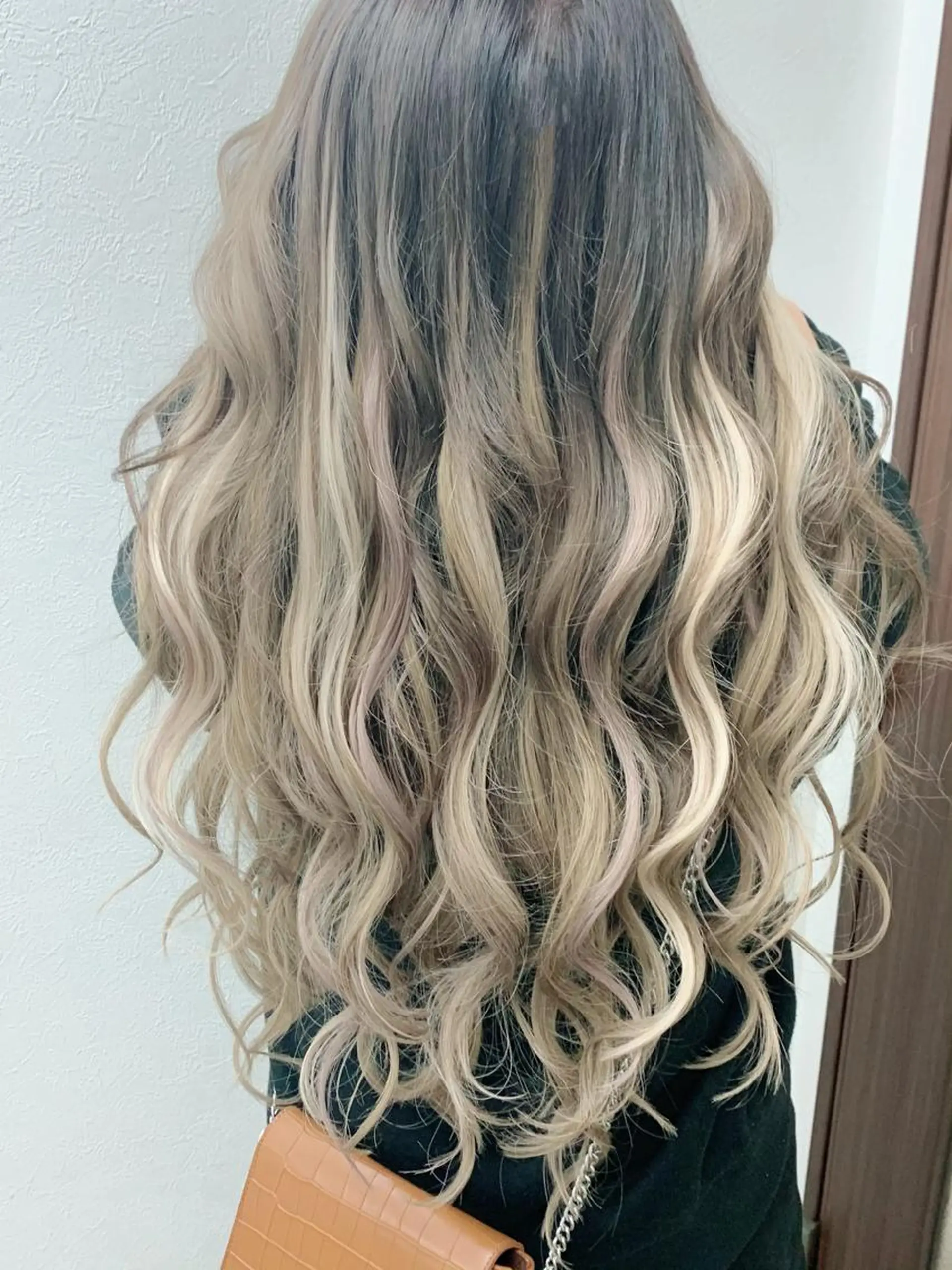 ロング カラー シールエクステ グラデーションカラー イルミナカラー メッシュ エクステ ヤナ マネージャーのヘアスタイル