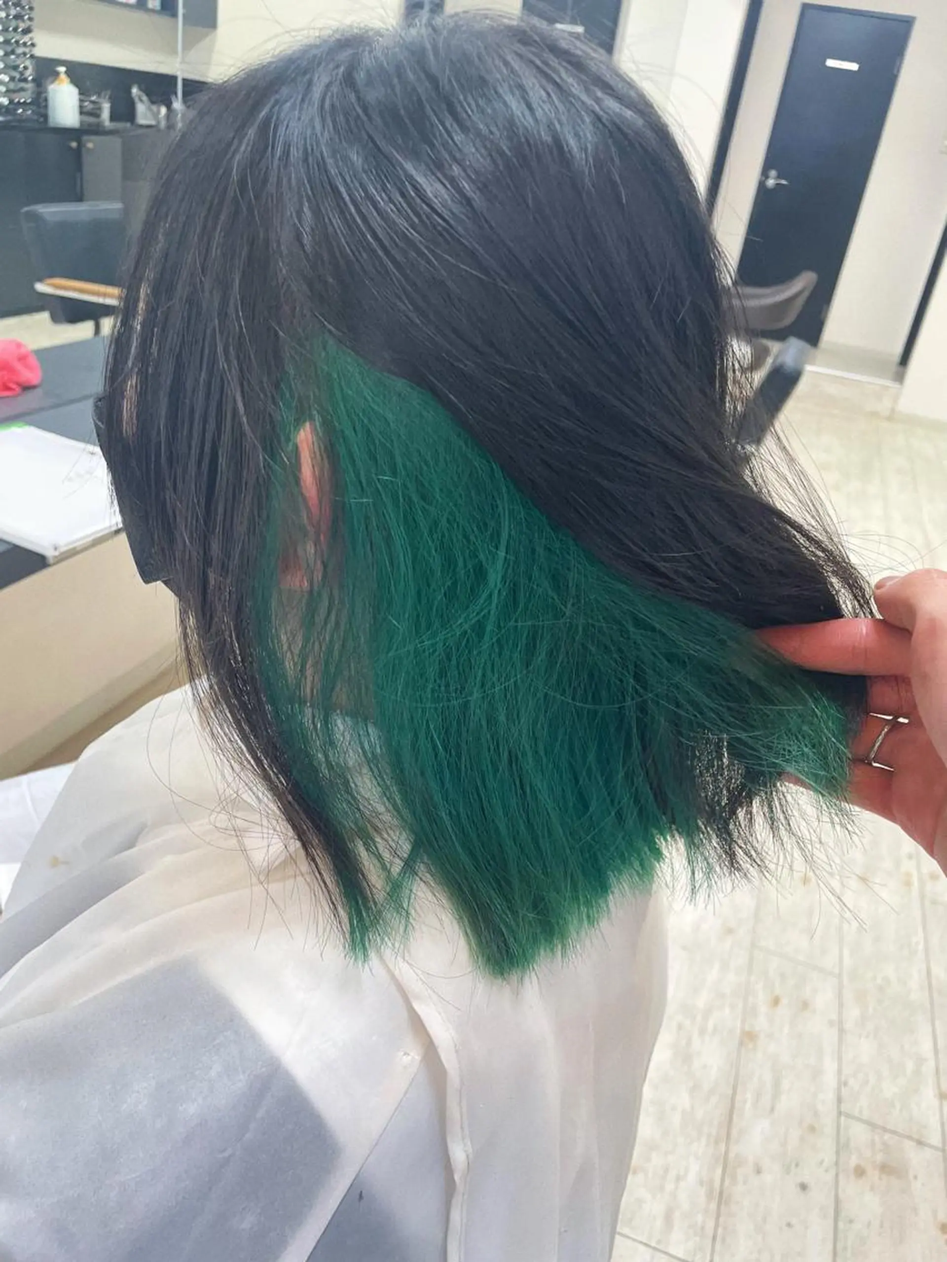 カラー レイヤー/くびれ/ 縮毛/チェレ金剛のヘアスタイル