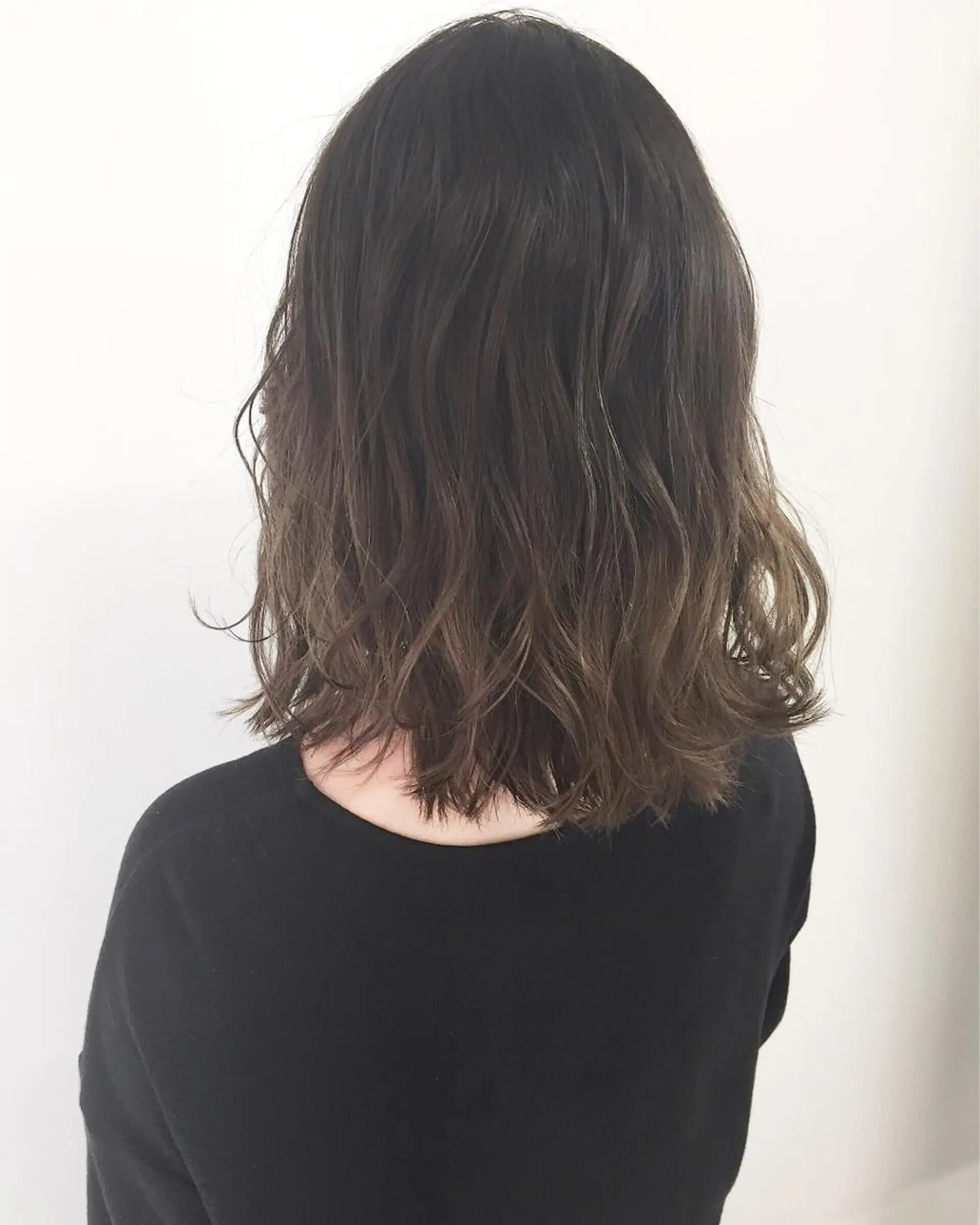 ミディアム カラー 肌に馴染む暗髪 梅田・増田のヘアスタイル