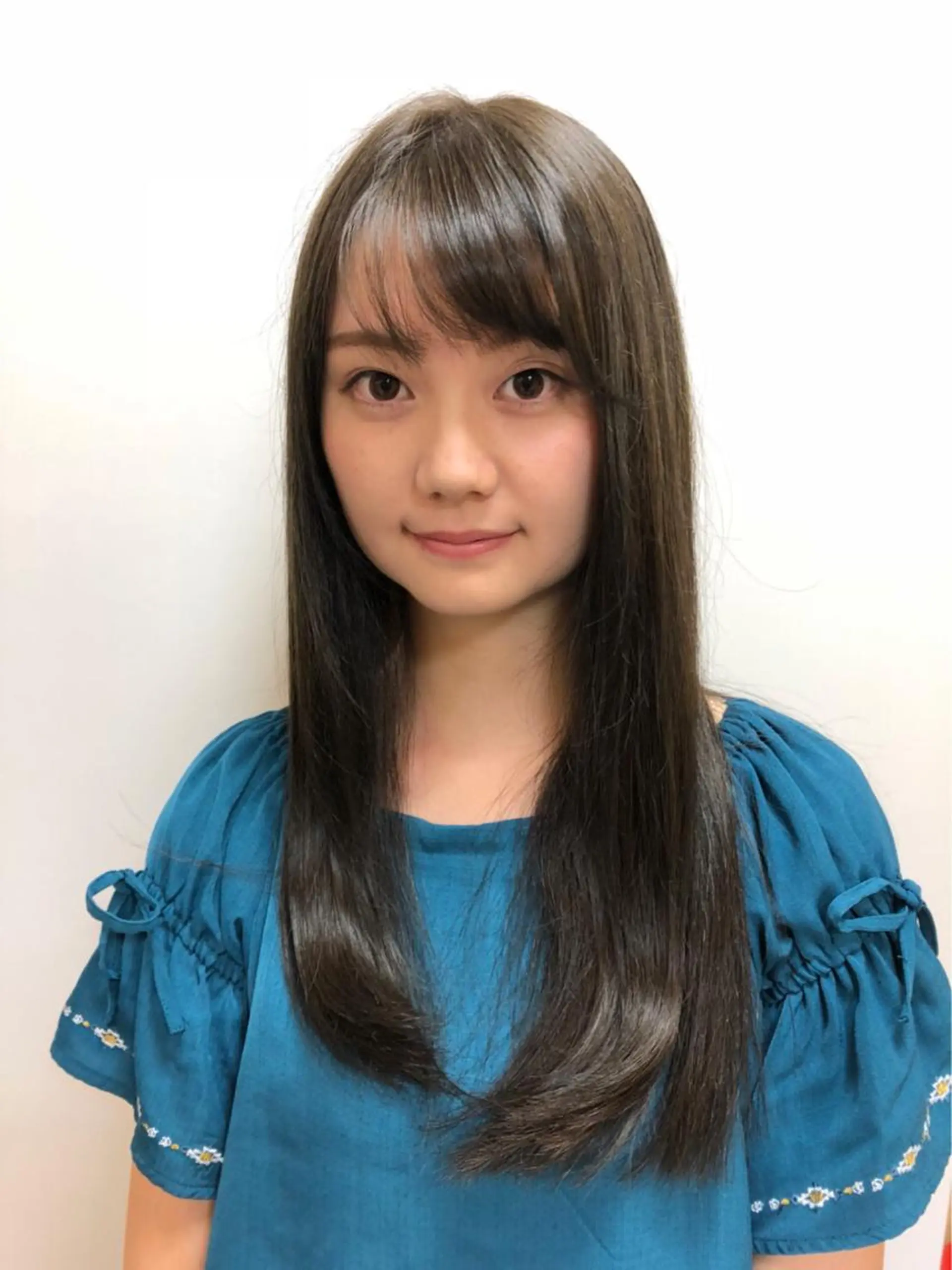 ロング カラー ブルーカラー ブルージュ イルミナカラー 髪質改善/縮毛矯正 /ブリーチ矯正/岡部のヘアスタイル