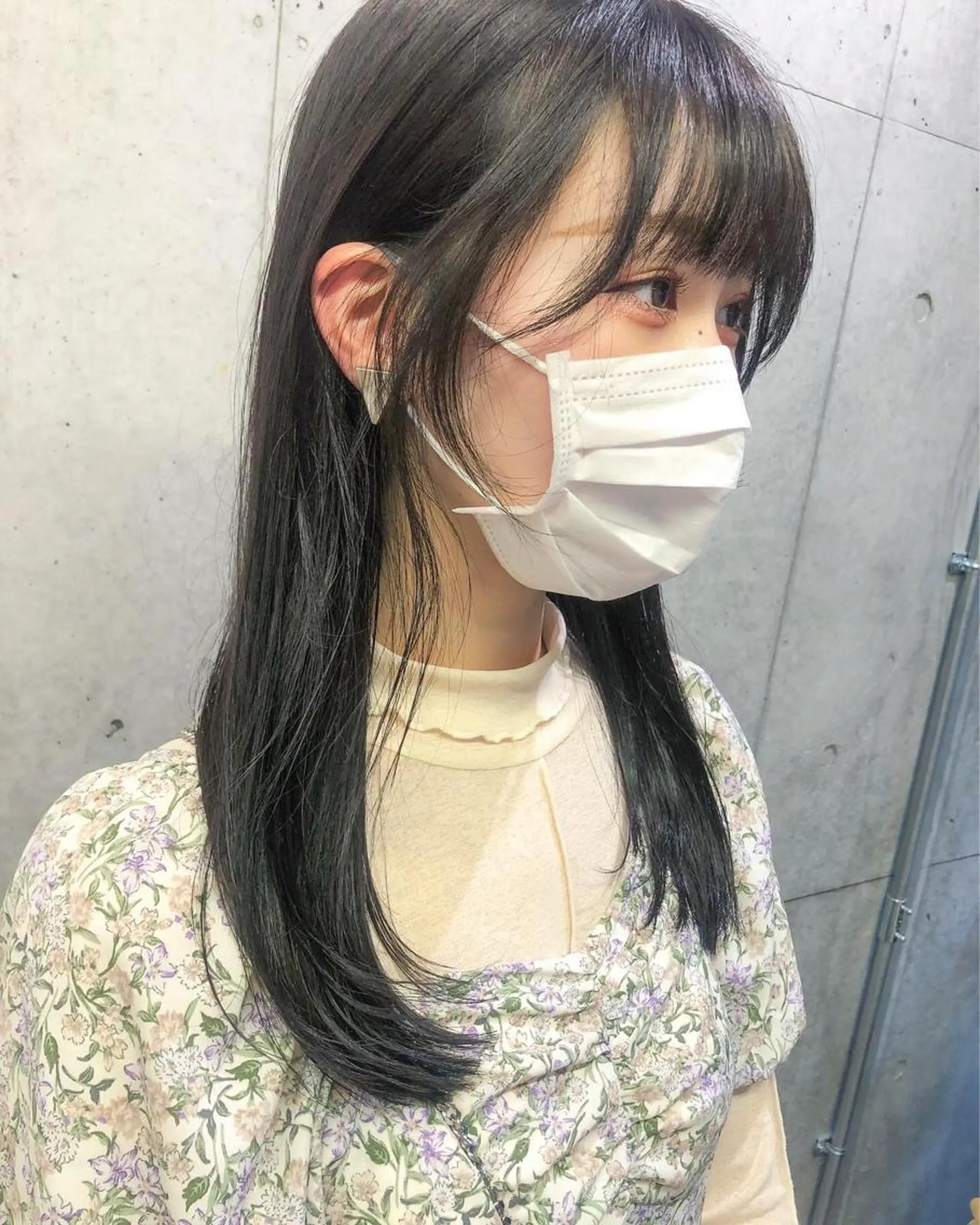 セミロング カラー ヘアアレンジ 顔周りカット rii-🩰 トレンドメイクのヘアスタイル