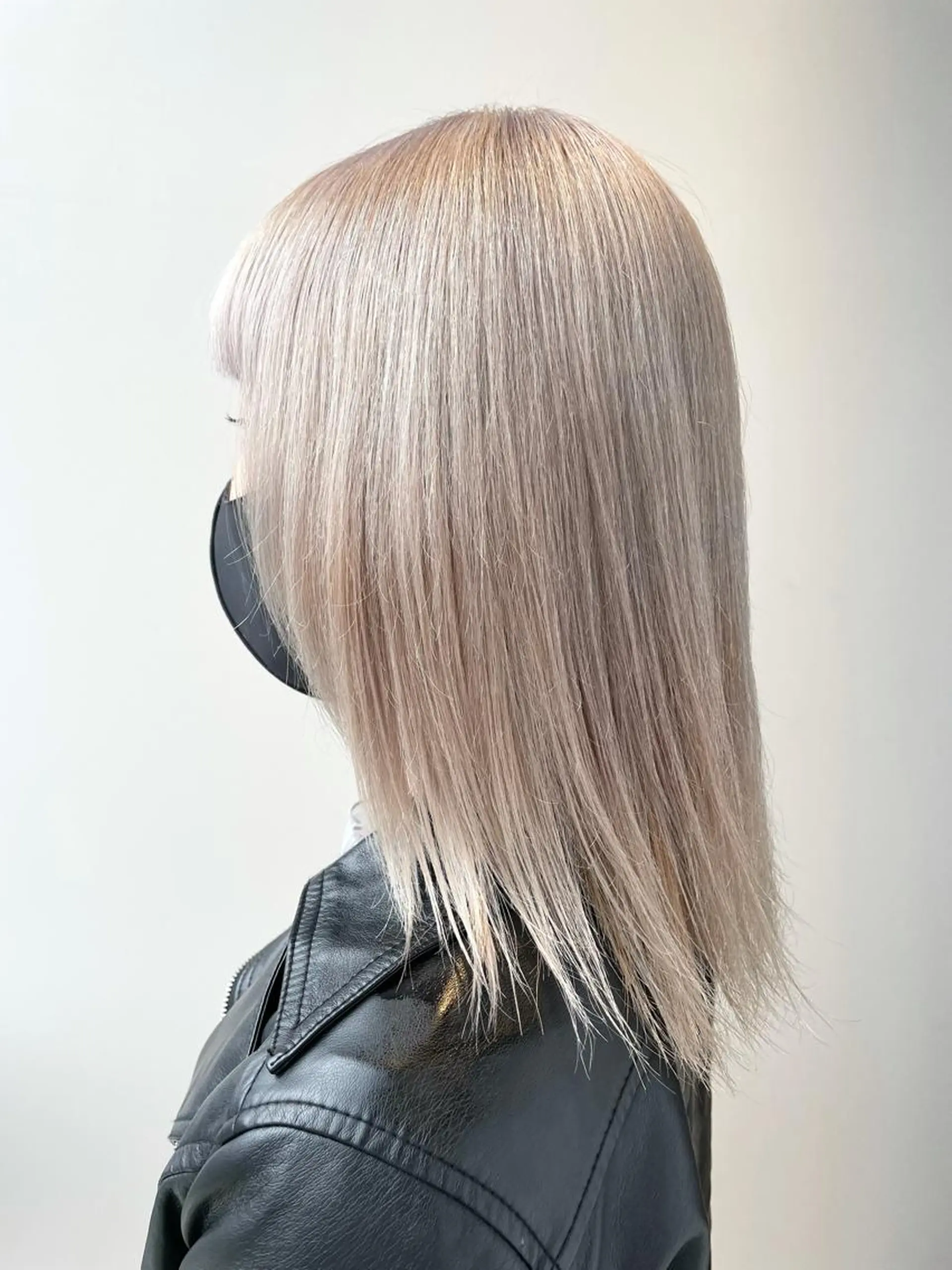 セミロング カラー ハイトーン×レイヤー ／遠藤将太のヘアスタイル