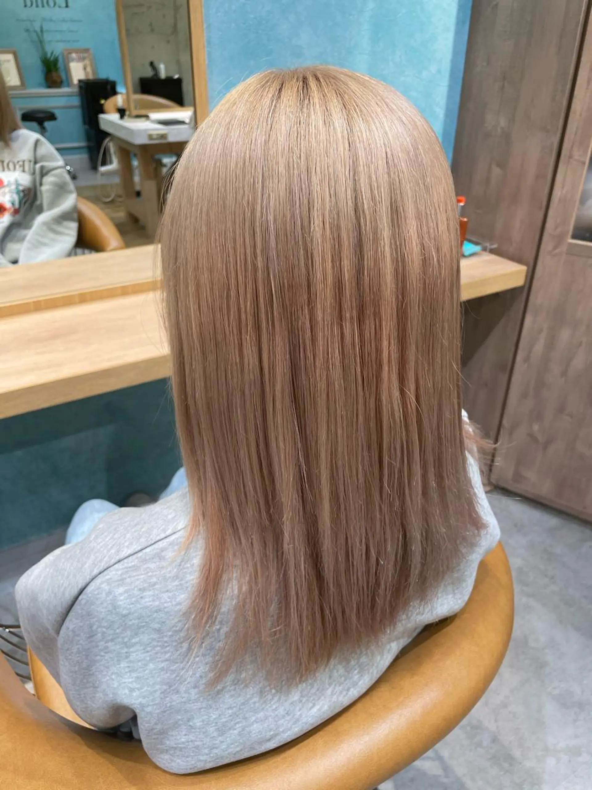 セミロング カラー 🌈ブリーチ特化🌈 MINATOのヘアスタイル