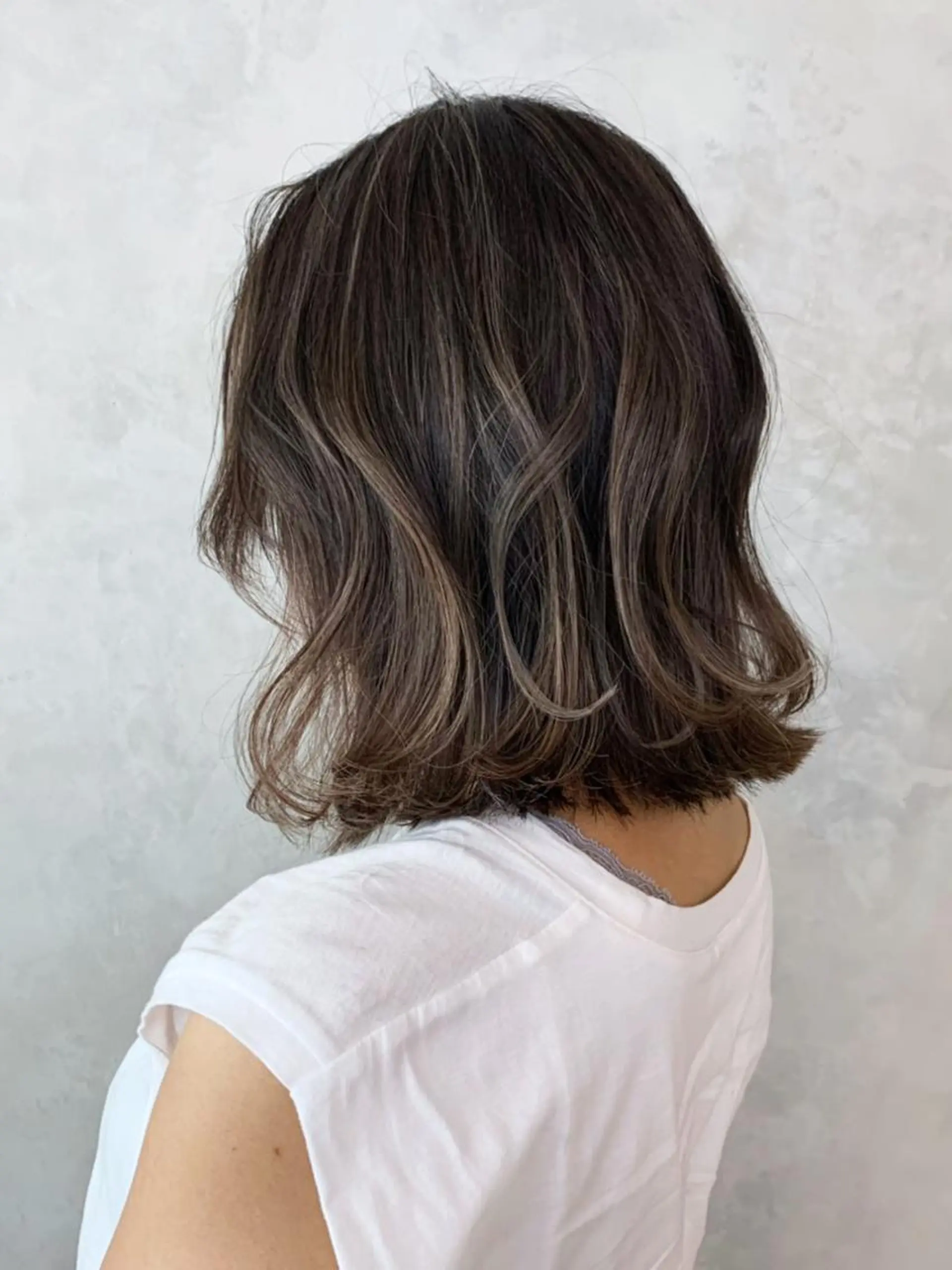 ミディアム カラー パーマ ヘアアレンジ ダークグレー ダークグレージュ グレージュ ITbyALBUM 中野店のヘアスタイル