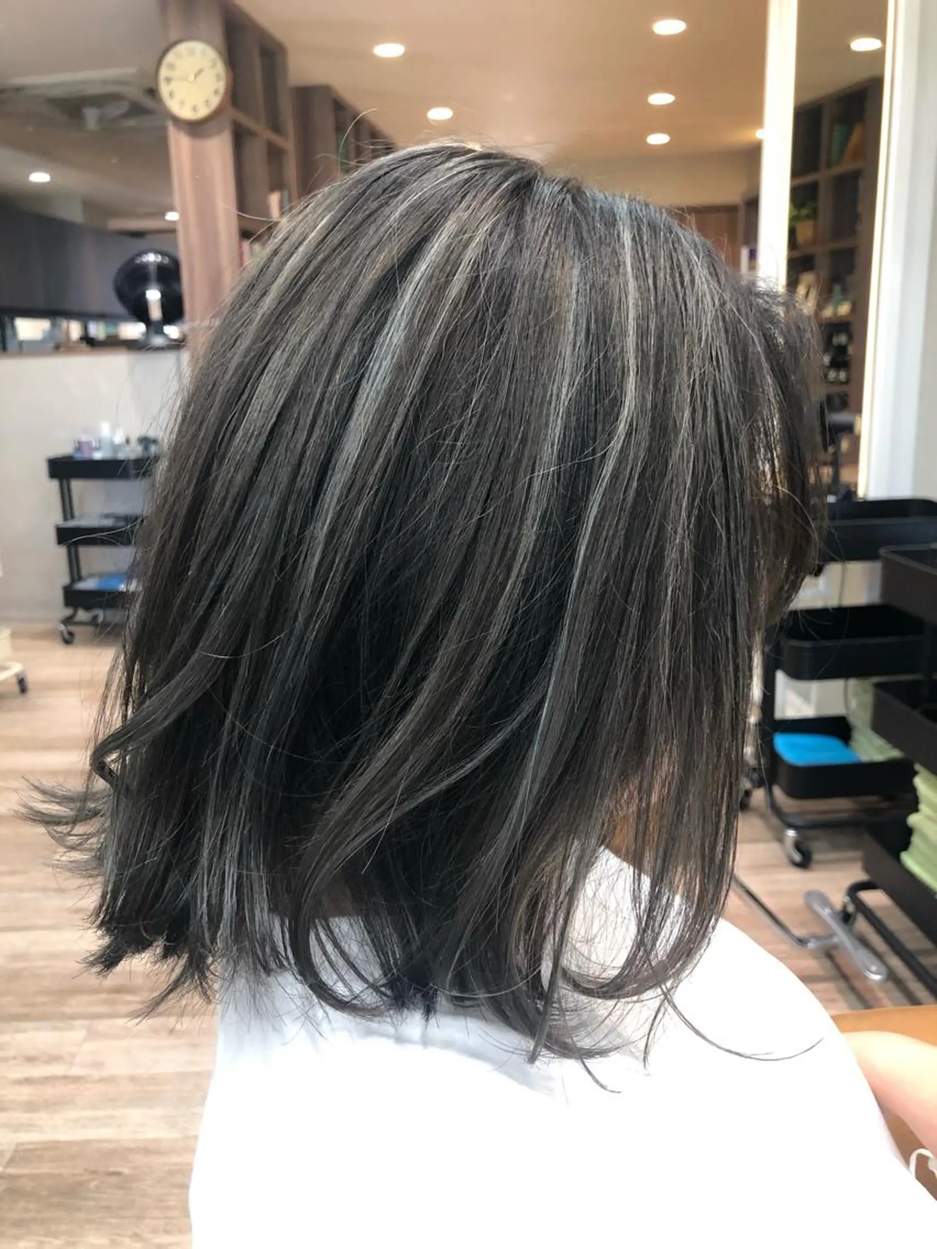 ミディアム カラー ヘアアレンジ グレージュ ハイライトカラー ハイライト dogstar小林諒 パーマ/レイヤーのヘアスタイル