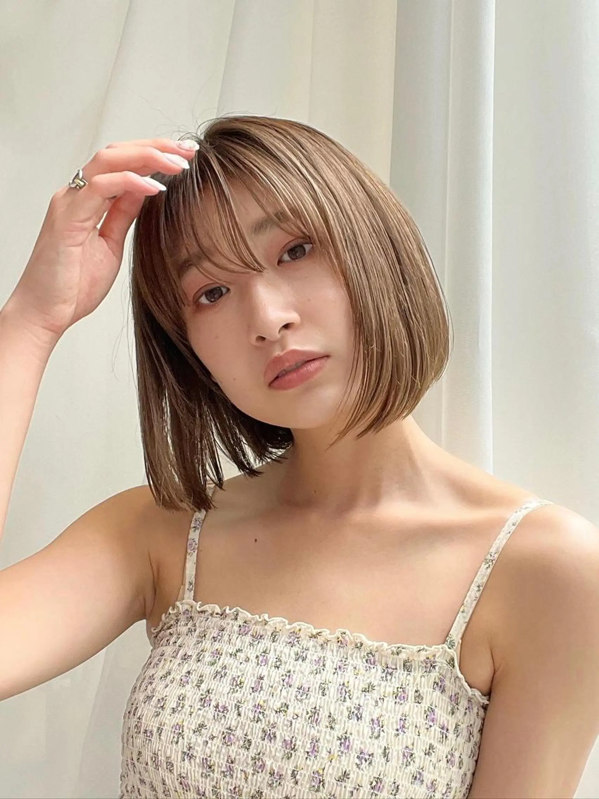 ショート カラー パーマ ヘアアレンジ ベージュカラー 透明感カラー グレージュ ボブ カット ヘアカラー トリートメント レイヤー専門家 ダブルカラー修のヘアスタイル