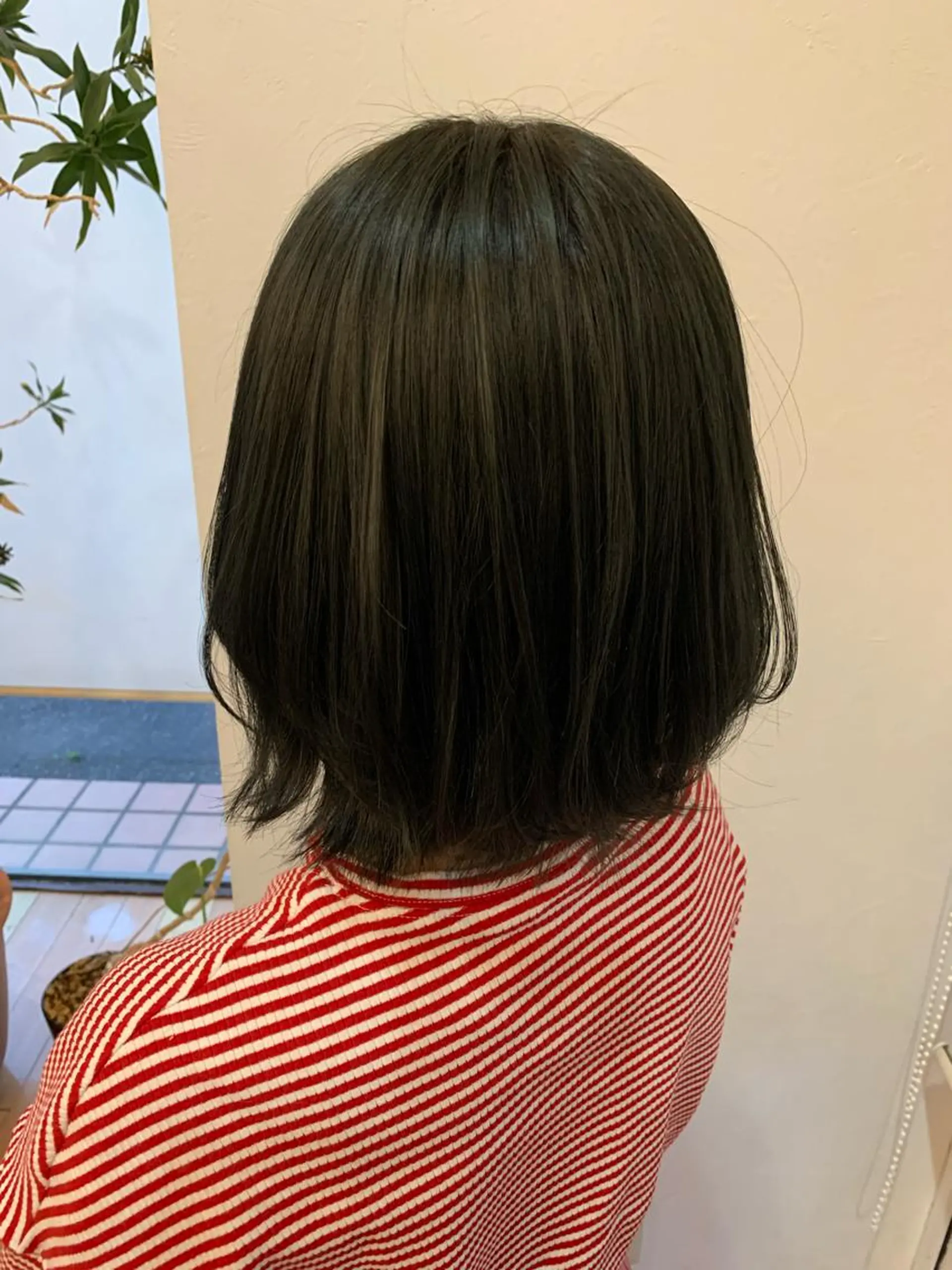 ミディアム カラー 柴田 結衣のヘアスタイル
