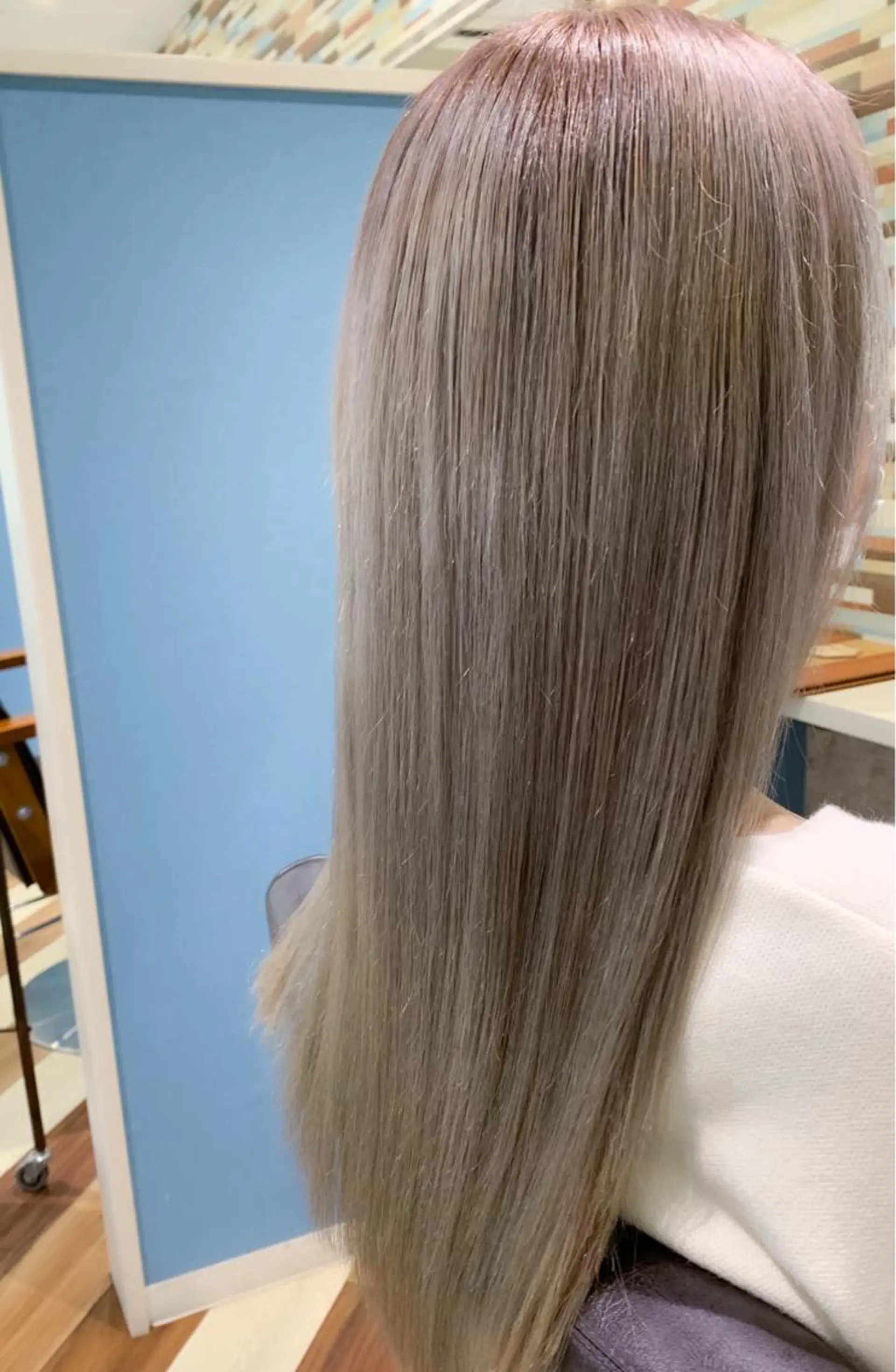 ロング カラー ブリーチ シルバー 髪質改善&Spa fee by carrefour 大橋店[フィー・バイ・カルフール大橋]所属・stylist Yukieのヘアスタイル