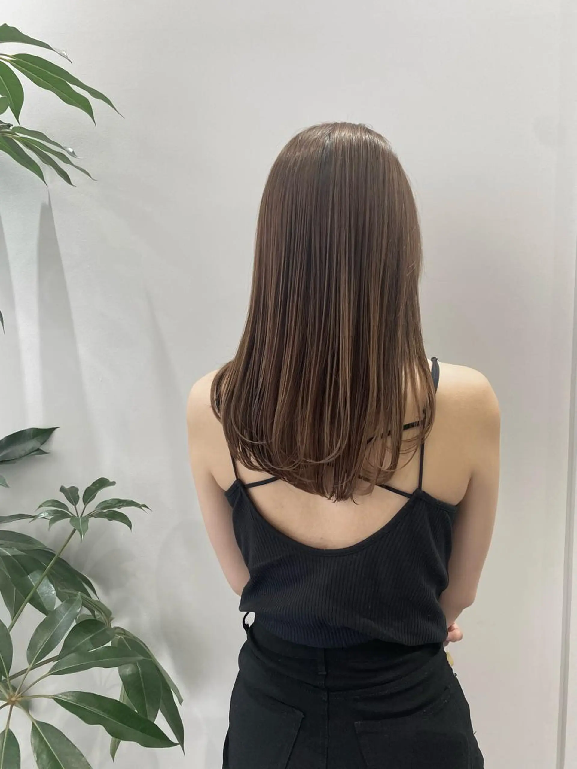 ミディアム ハイライト オリーブ、カーキ系 No.1シラトリのヘアスタイル