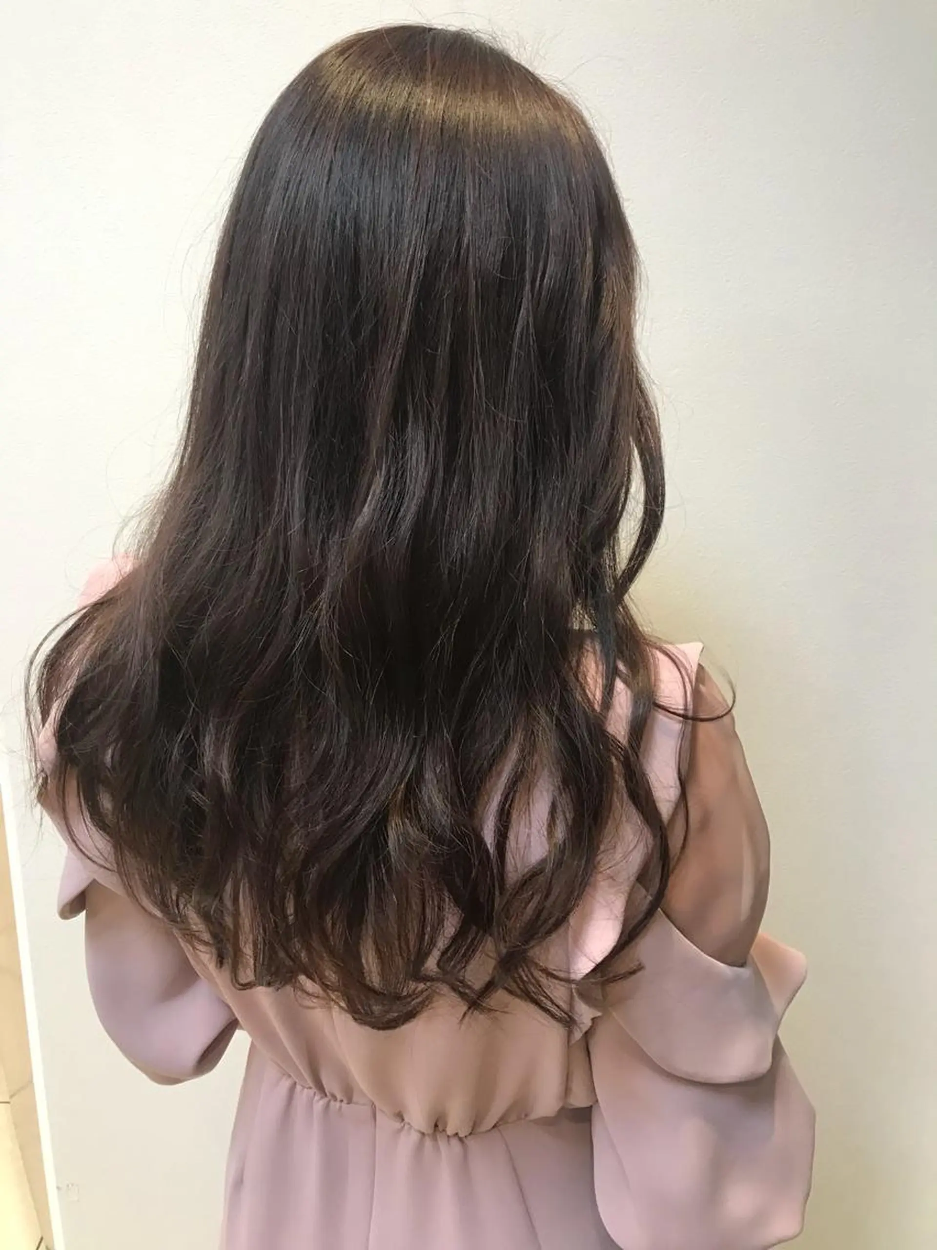 ロング カラー ヘアアレンジ アッシュ ピンクカラー ピンクアッシュ スズキ シオリのヘアスタイル