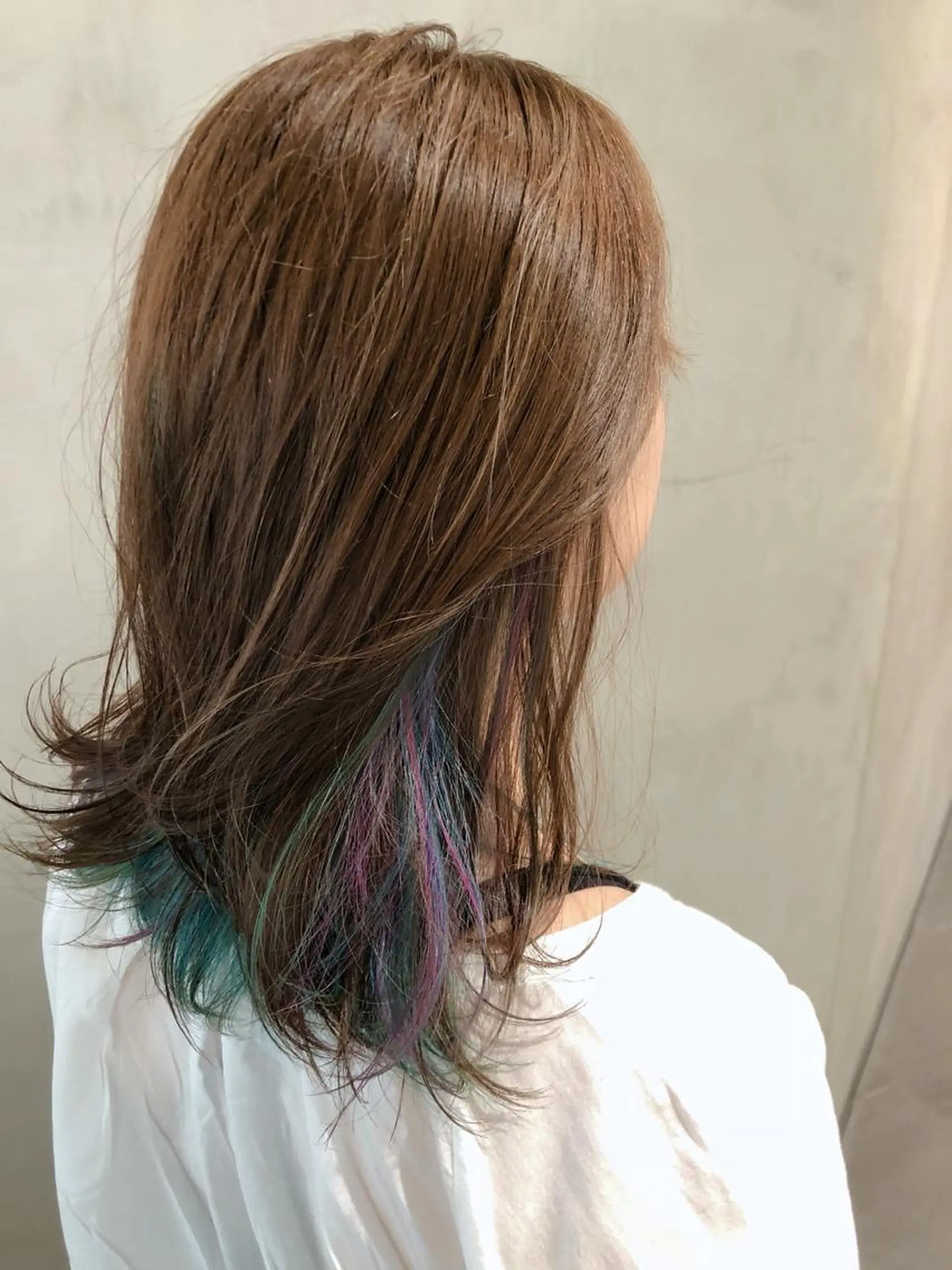 ミディアム カラー ユニコーンカラー カット ヘアカラー トリートメント 大西 直人のヘアスタイル